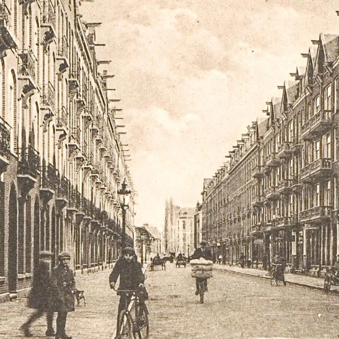 1920 &amp; Now: in this post you see Kanaalstraat. The photo was taken at Jan Pieter Heijestraat and looking in the direction of Nicolaas Beetsstraat. #thenandnowamsterdam