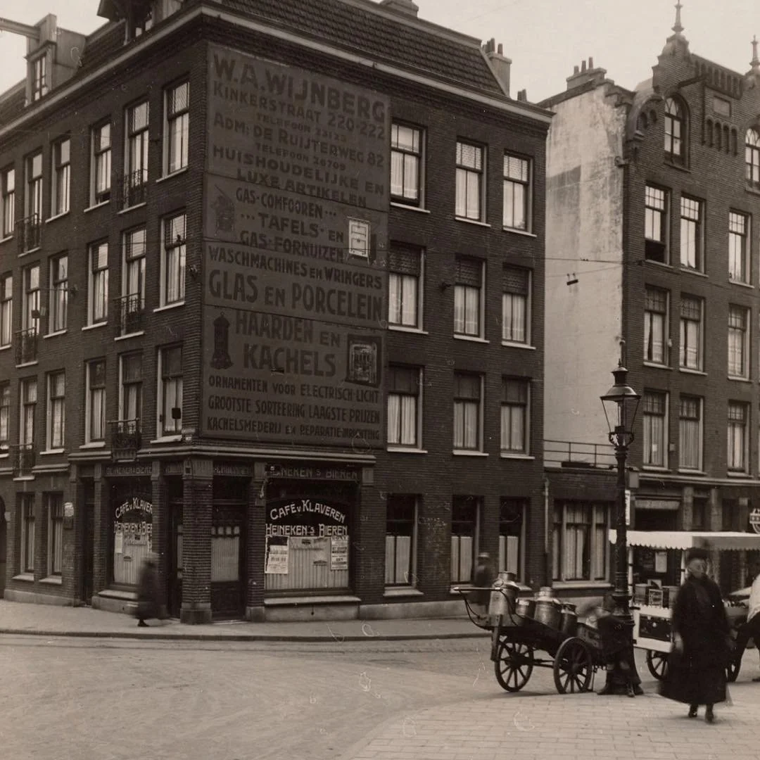1928 &amp; Now: in this post you see the corner building at Lootsstraat (on the right) and Kinkerstraat. At the time this &lsquo;then&rsquo; photo was taken, the building at Kinkerstraat 359 was home to the caf&eacute; of Johannes P. van Klaveren. #t