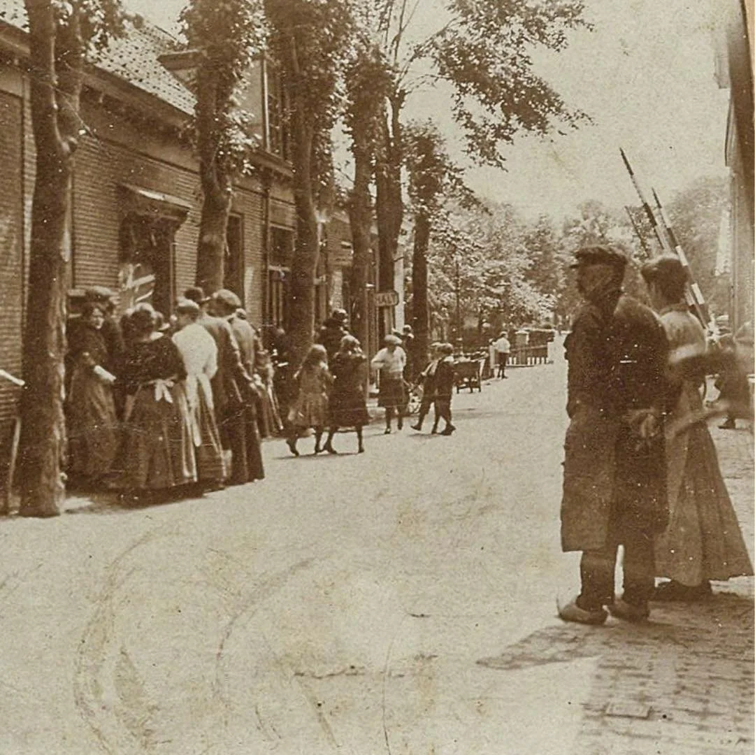 1910 &amp; Now: we start this week with a post of the Sloterdijk area. Even though most of the houses in this street have been demolished to make way for the A10 motorway, the houses in this photo are still intact. They are situated at the current Ve