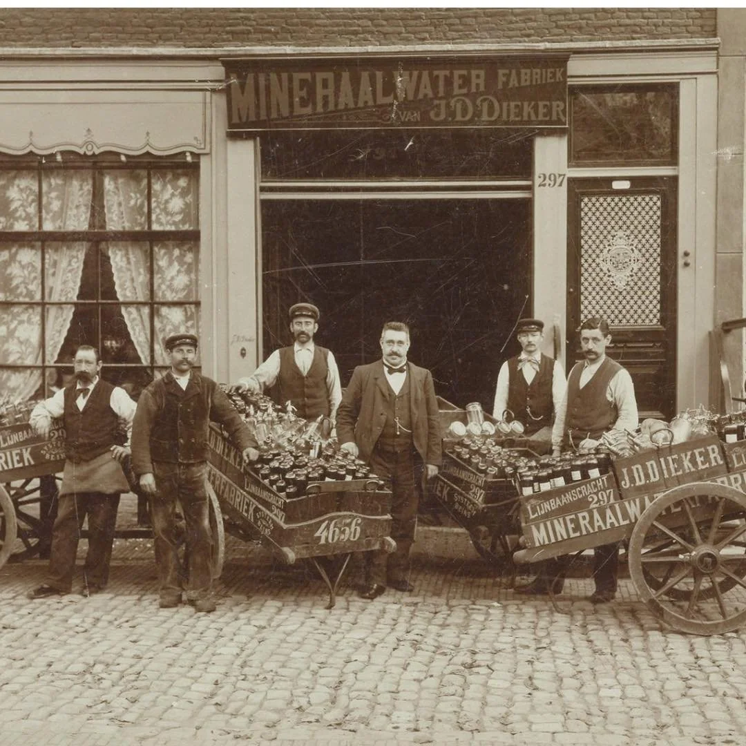 1891 &amp; Now: this lovely photo was taken in front of the mineral water factory of J.D. Dieker at Lijnbaansgracht 297. Dieker&rsquo;s company stayed at this address until 1917. #thenandnowamsterdam