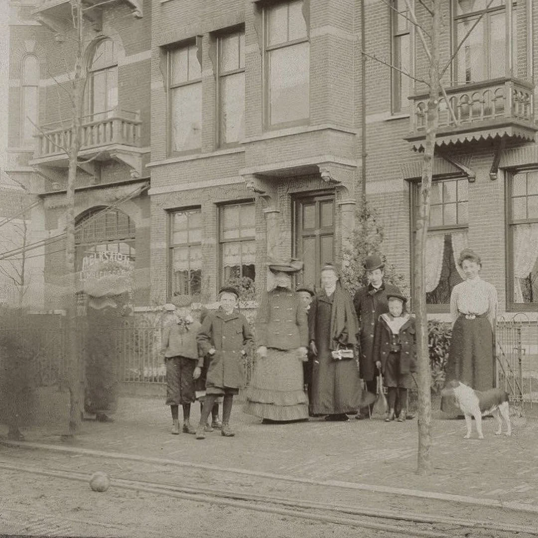 REPOST 🔃 1905 &amp; Now: in this photo you see Middenweg 59-63. The house on the right was the home of J.W. de Wit, mayor of the Watergraafsmeer municipality. It's also possibly him and his family posing for this lovely 'then' photo. #thenandnowamst