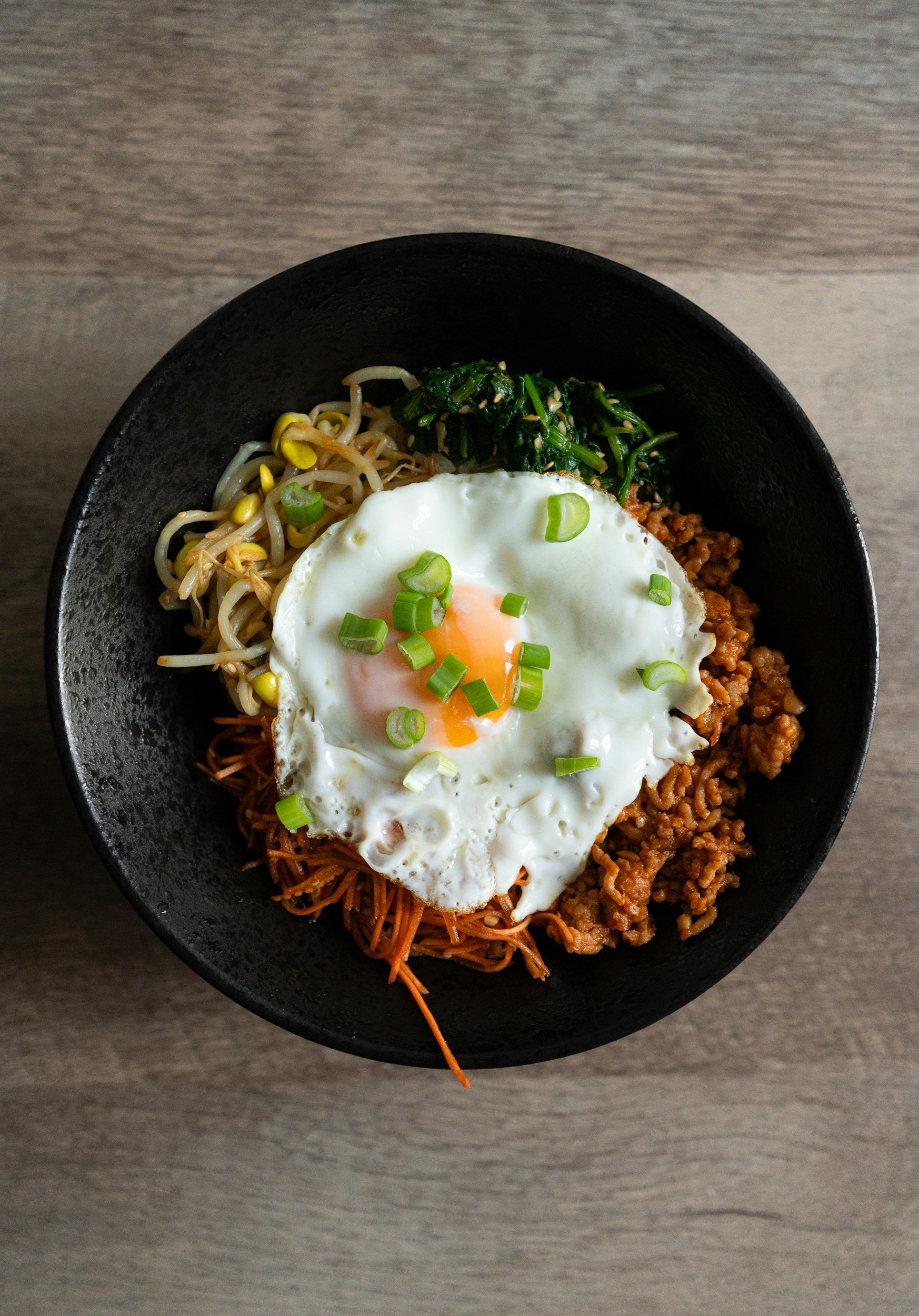 The Five Elements in Bibimbap and Hanok ; the Balance Reflected in the Rainbow Diet