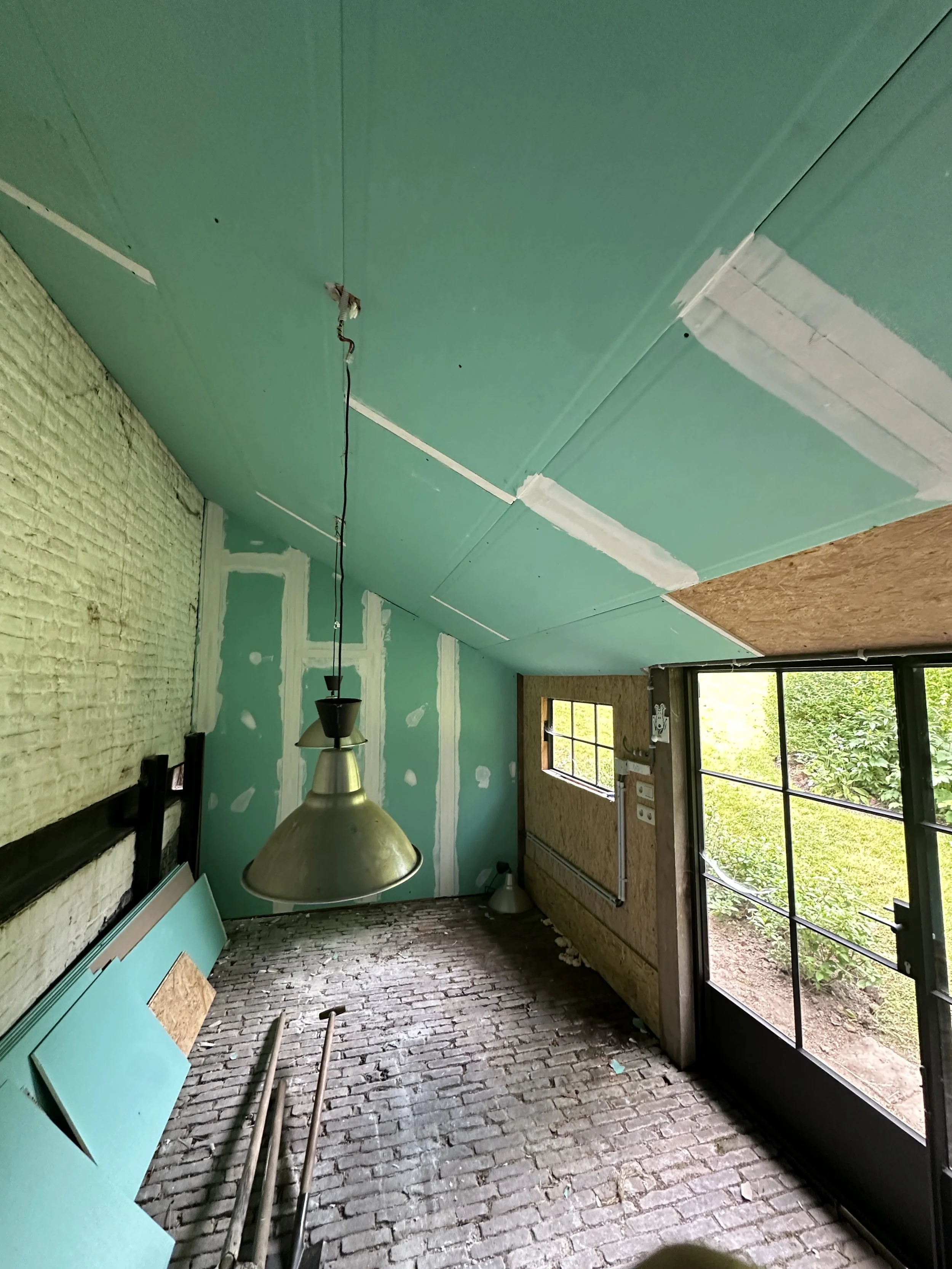 MANOS Build & Maintenance Private RHODE working site