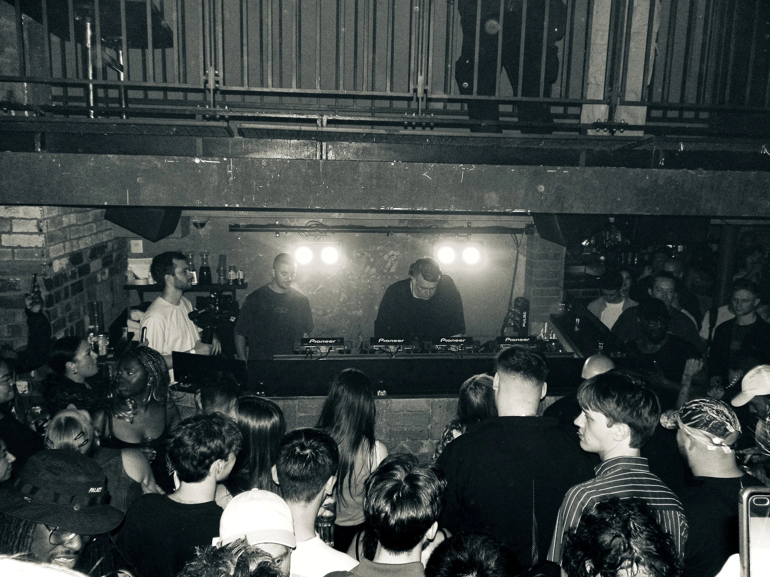 slimzee djing at jazz cafe with crowd in front of him