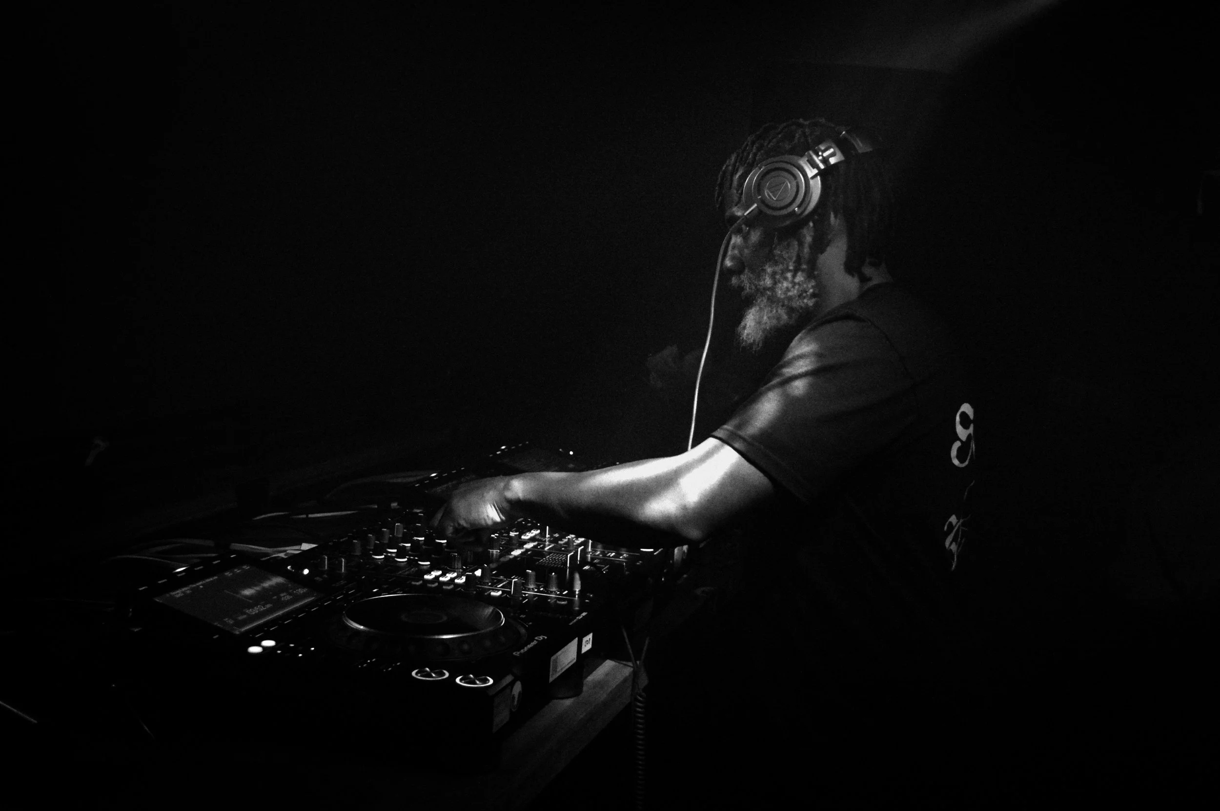 musician footsie djing