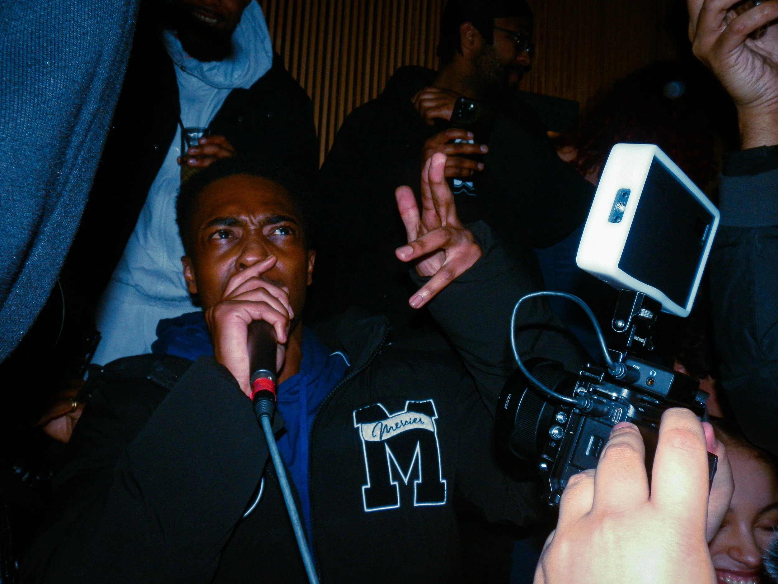 grime mc mez performing at travspresents rave
