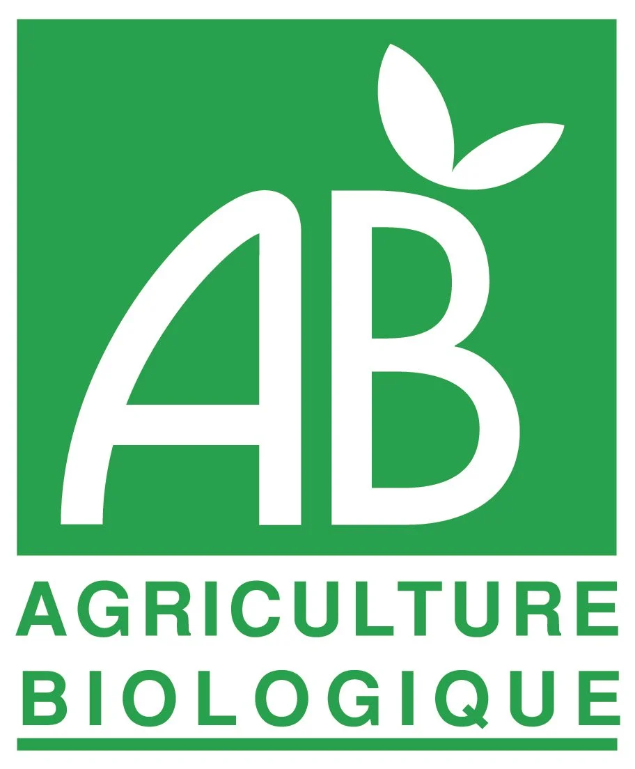 Logo vert avec les lettres A et B blanches, une feuille au-dessus, et le texte "Agriculture Biologique" en dessous.