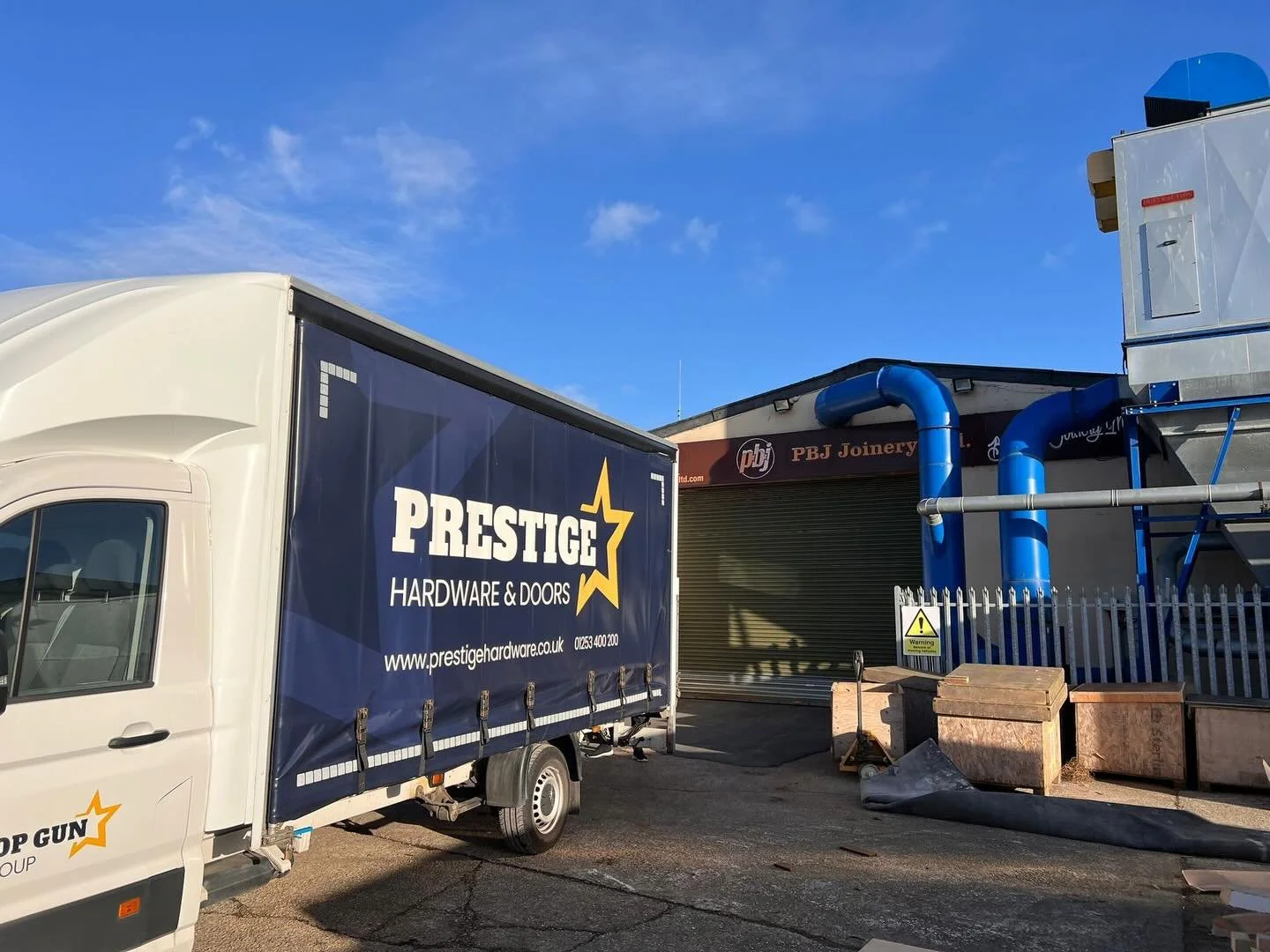 Big deliveries made easy 💪
Thanks to @topguntools for keeping us stocked with all our ironmongery and consumables &mdash; always supporting local and loving it 🙌🚚
#SupportingLocal #TradeLife #OnSiteDeliveries