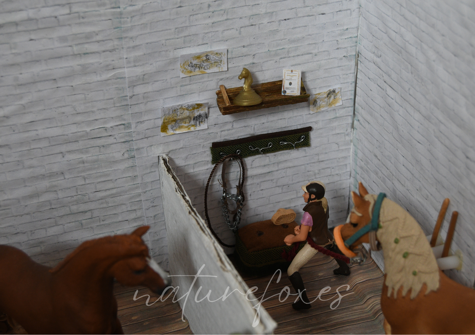 Decorating a Corner of My Schleich Barn! Vintage Stable Decor, stable decorations Schleich, horse miniatures