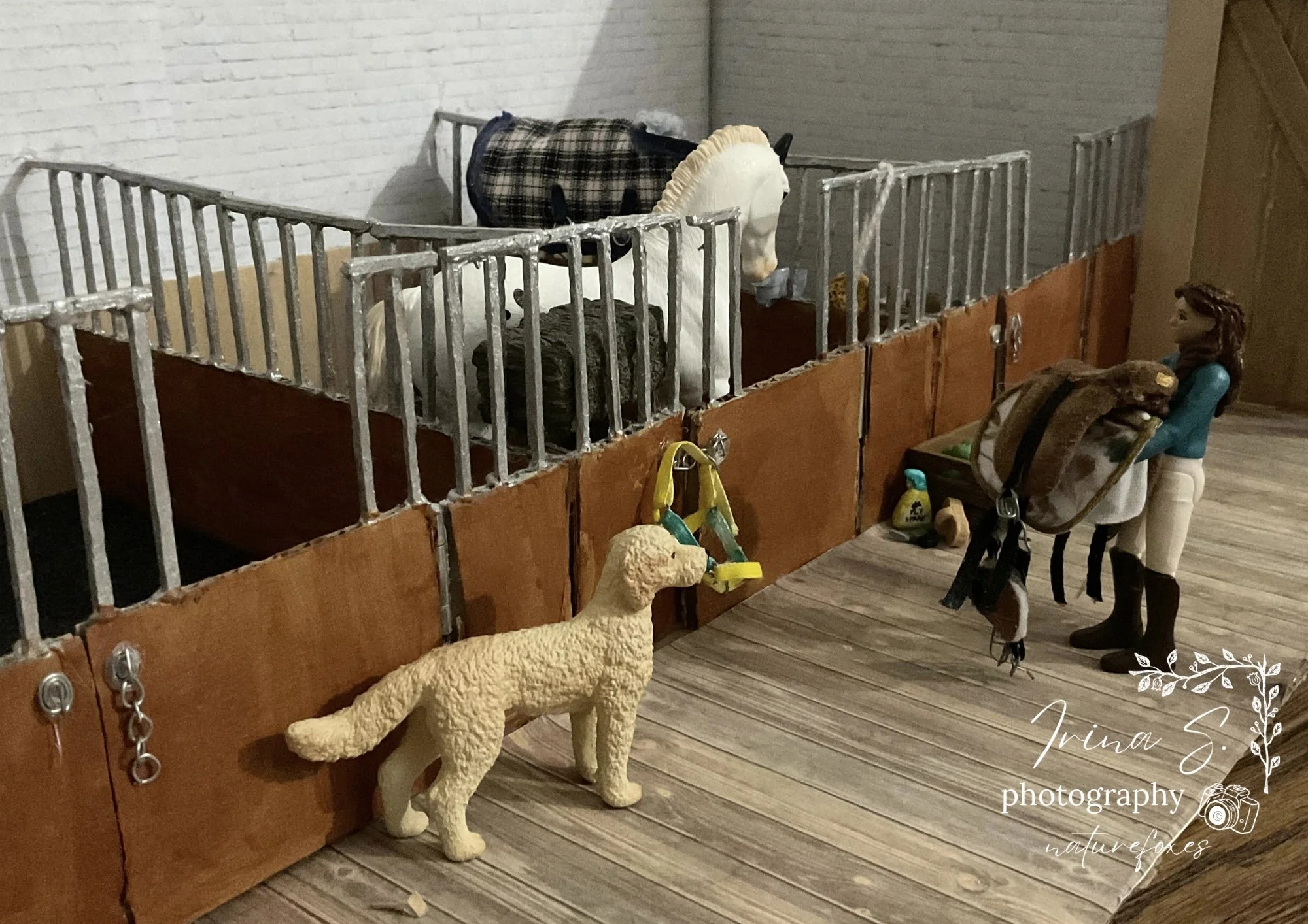 6 Things to add realism to your model horse stable/barn diorama!