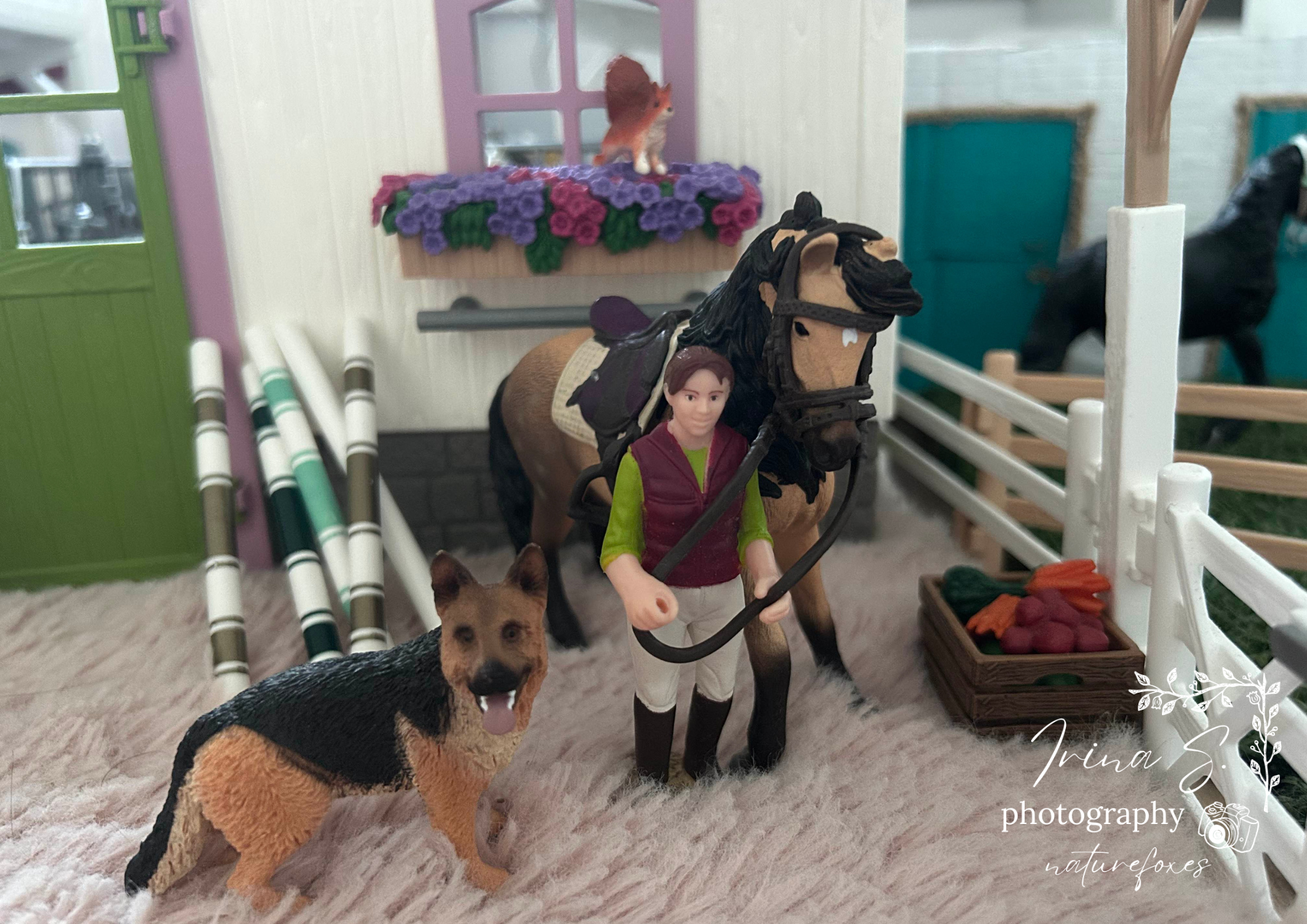 10 ways to decorate your Schleich stable for summer, Schleich realistic setup, stable decorations