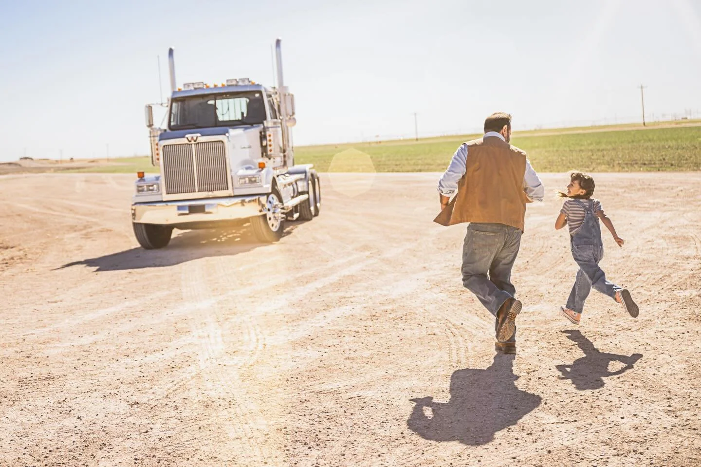 Time to skedaddle into the long weekend! Who&rsquo;s got big plans? Kids out for spring break? Or is it time for spring planting?! (That&rsquo;s likely my scene for next week as it warms up on the northern plains!)

Shot with the great team at @weste