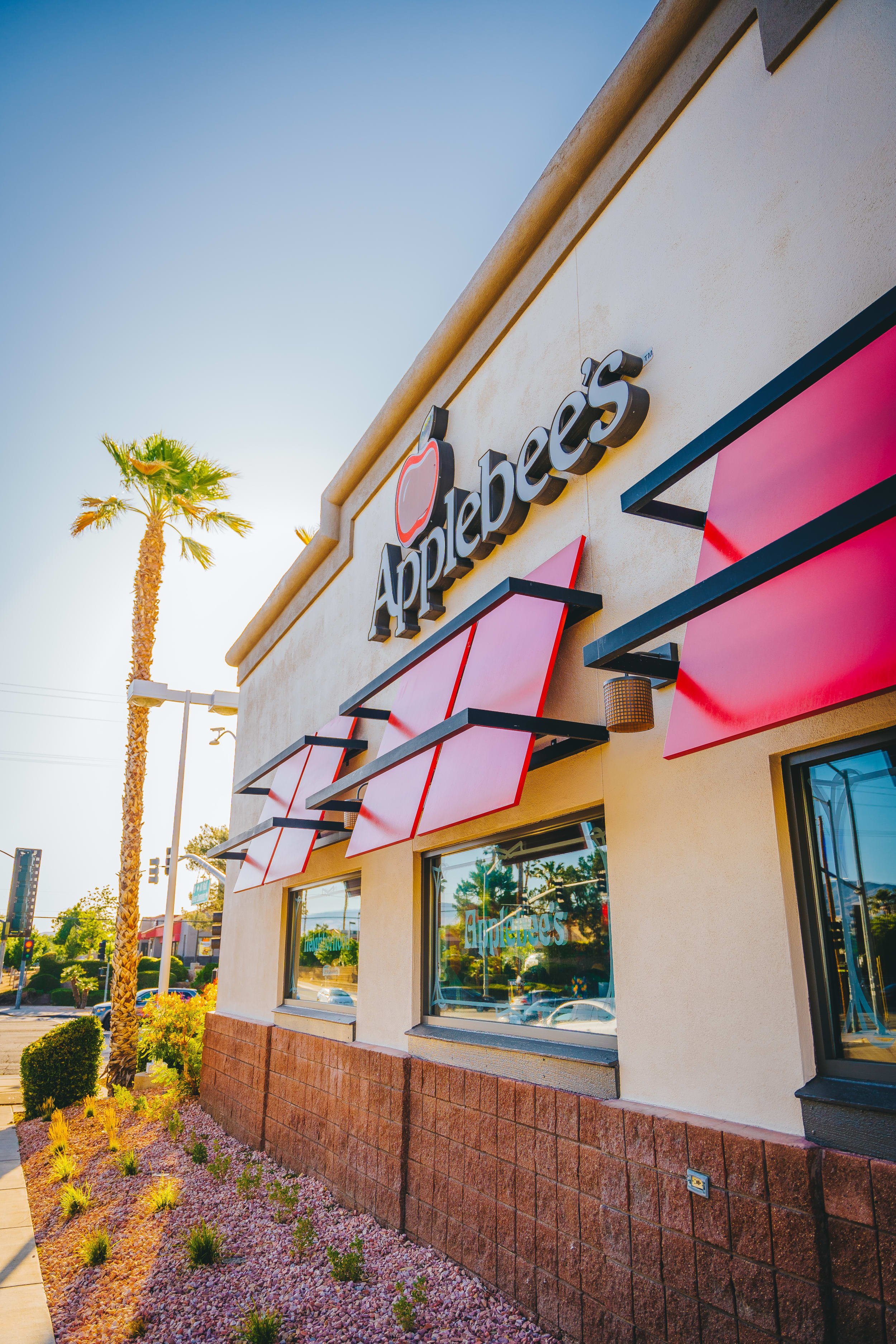 Applebee's Exterior Side