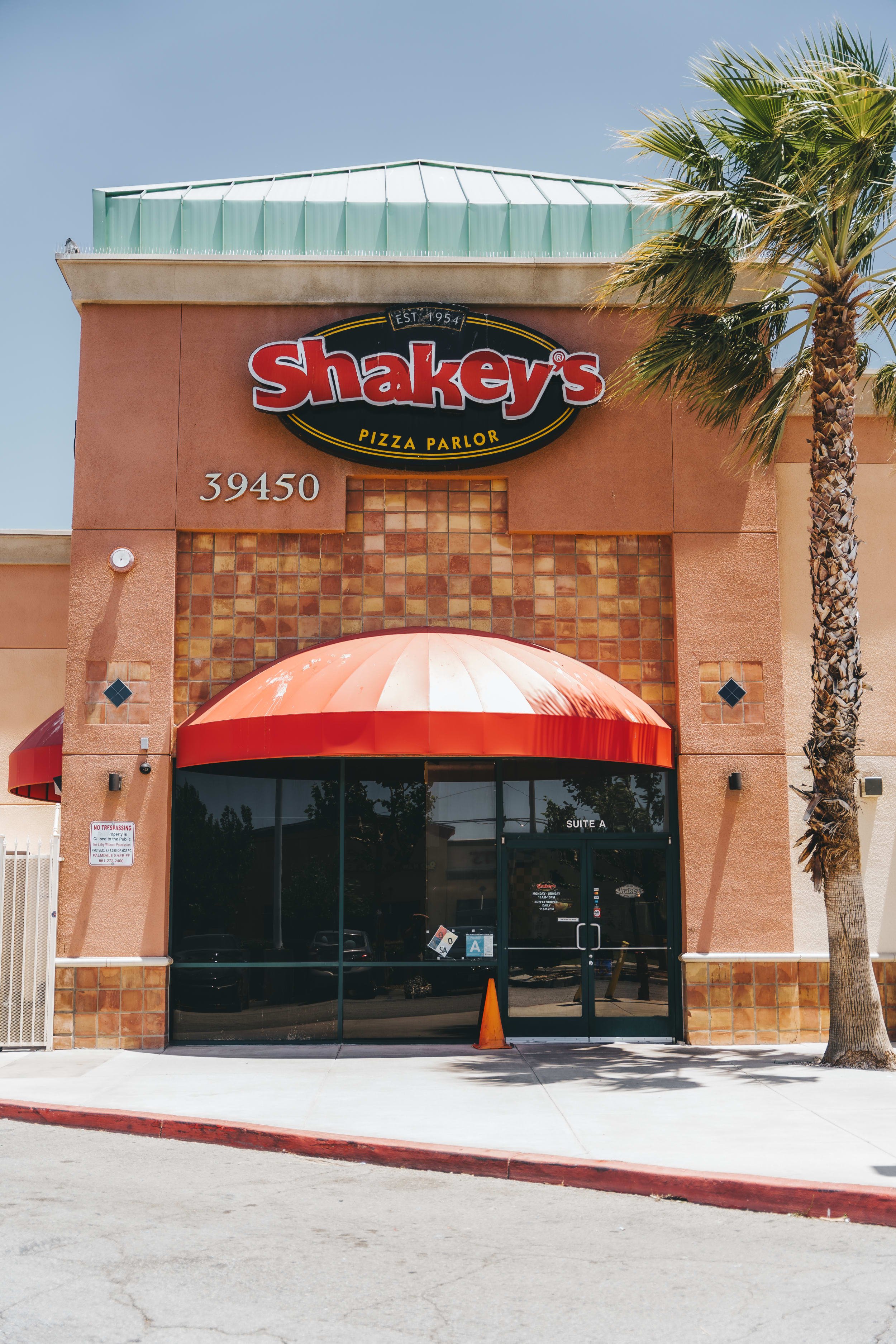 Shakey's Pizza Parlor