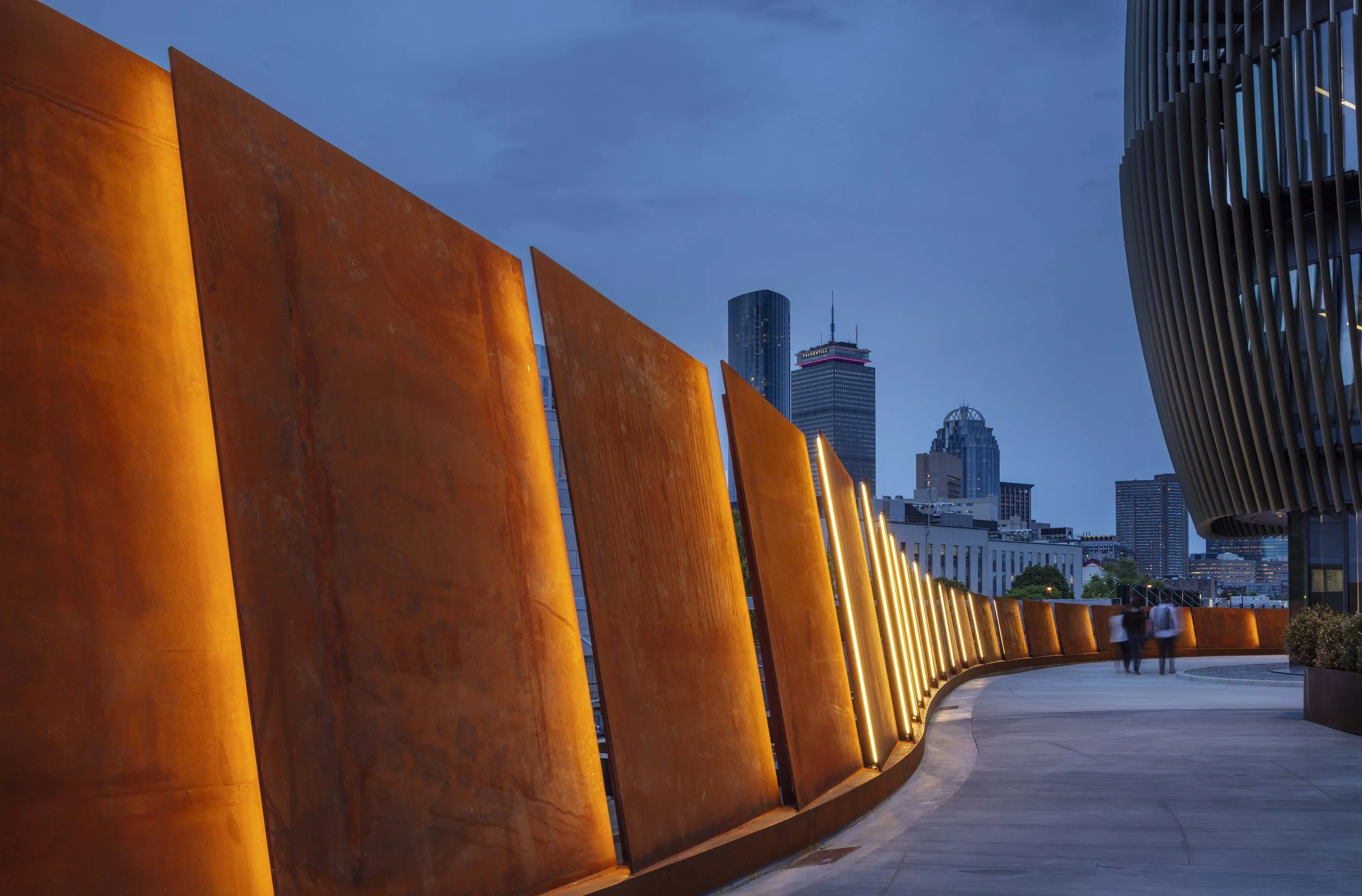 PAY8915curve_skyline1.jpg