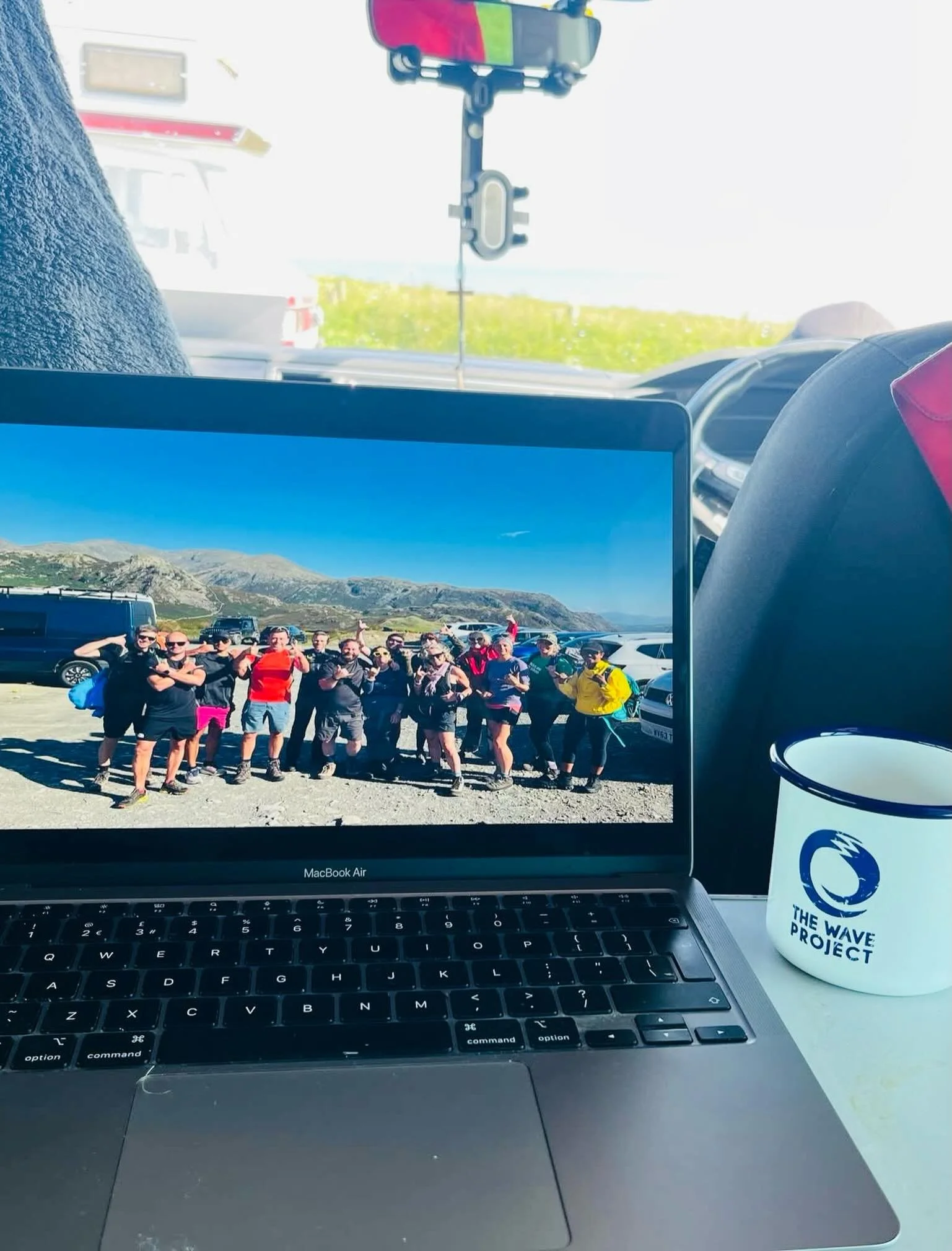 Your best breakthroughs happen when you get away from the desk, laptop, and phone - and go into nature.
Most freedom-driven founders are trying to think their way to clarity while staring at a screen.

It makes sense on paper: more research, more pla