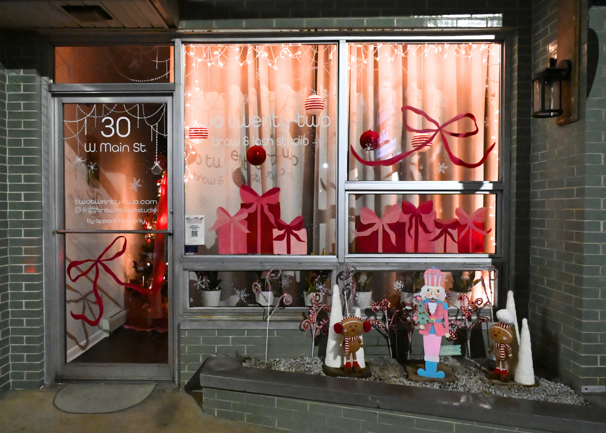 Merry and Bright Winter Wonderland Decorating Contest