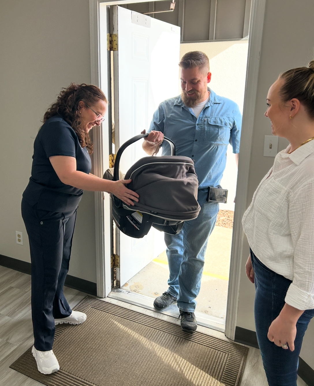 chiropractor welcoming family