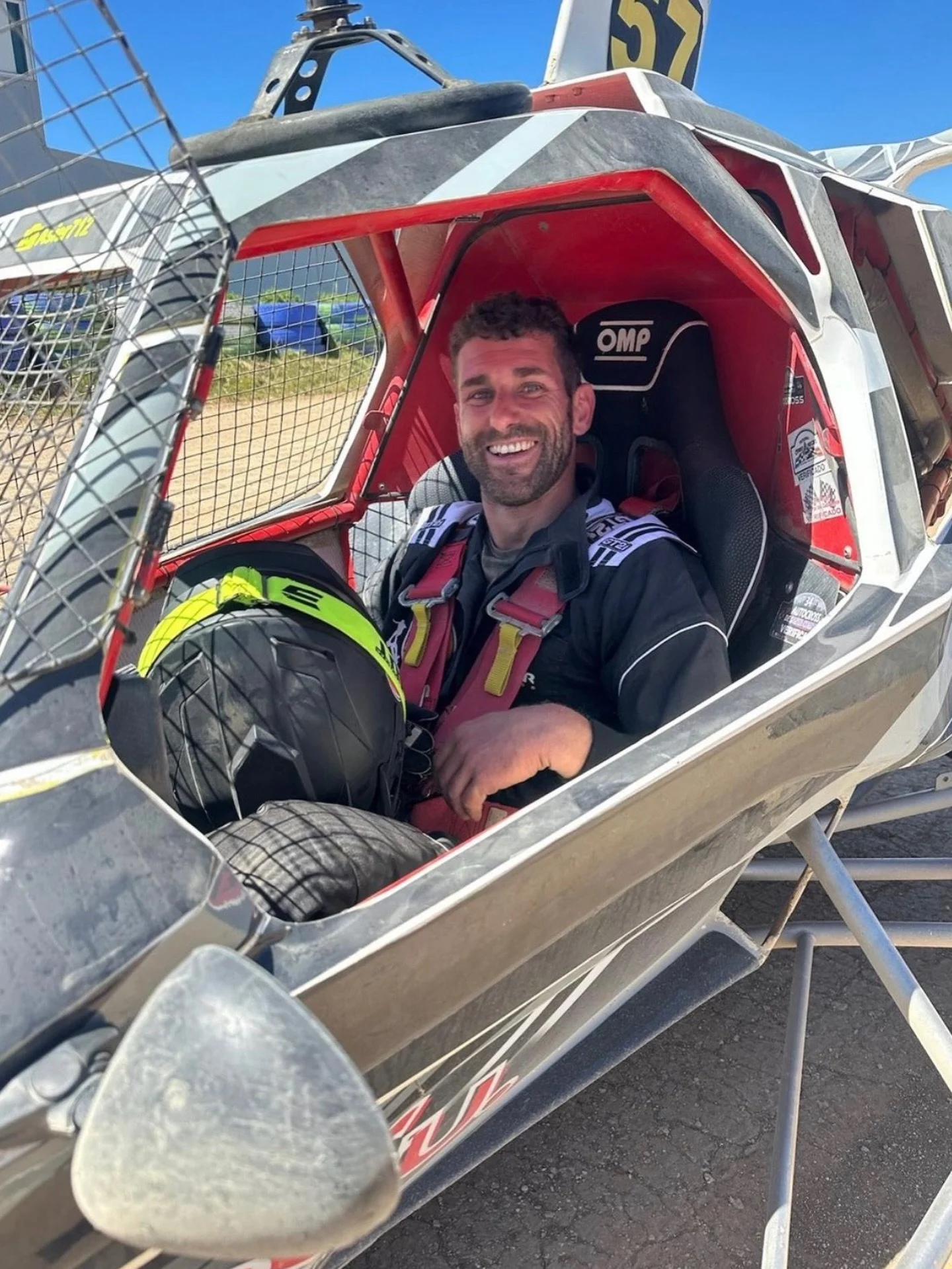 🔥 &iexcl;GRACIAS, equipo! 🔥
A tod@s l@s que cada d&iacute;a eleg&iacute;s MiLoCuAventura para soltar adrenalina, rugir motores y vivir la experiencia kartcross al m&aacute;ximo... &iexcl;ESTO VA POR VOSOTR@S! 🏁💨

Porque no es solo conducir.
Es se