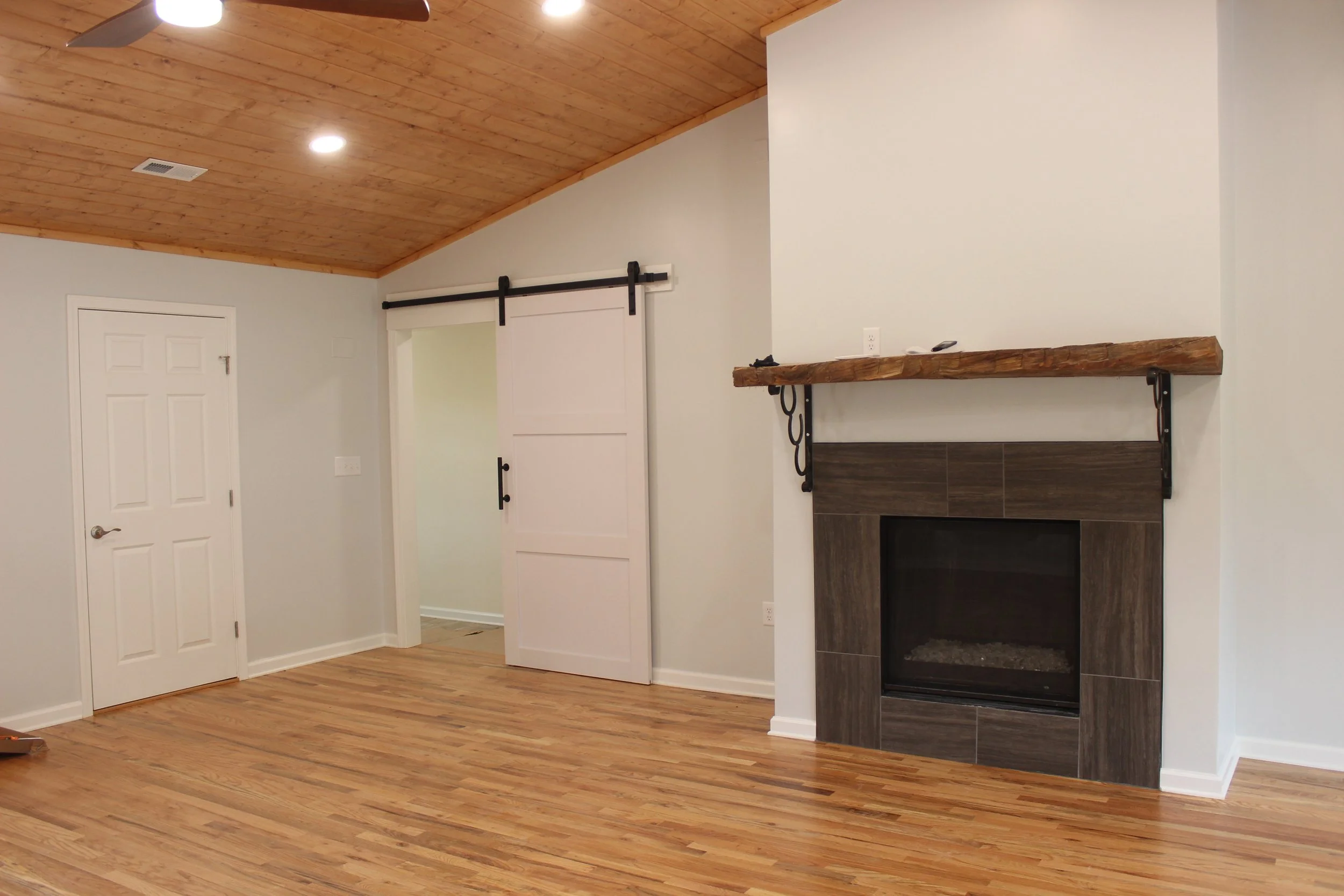 Bibb - great room.JPG