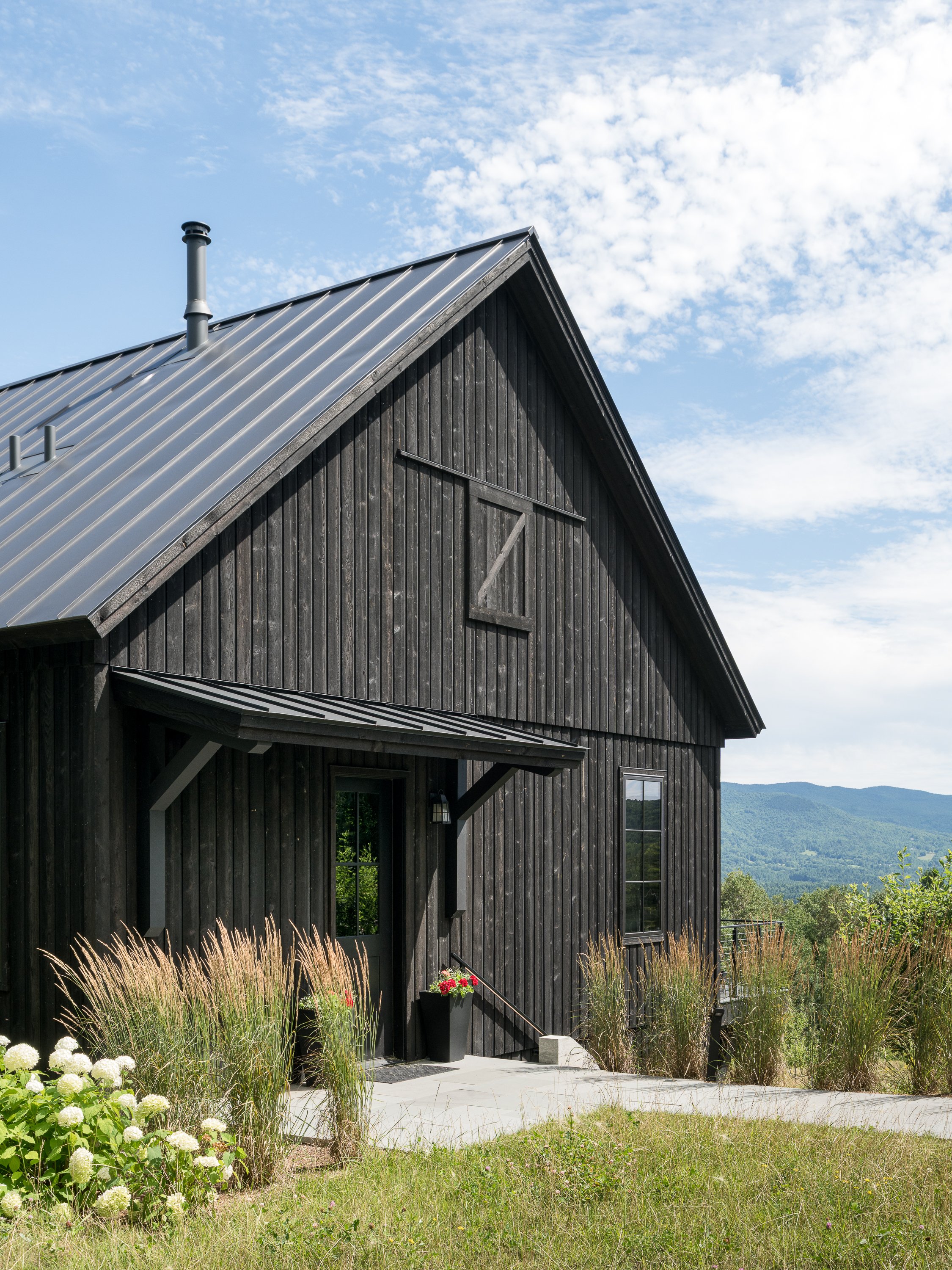 An image of the Mad River Barn.
