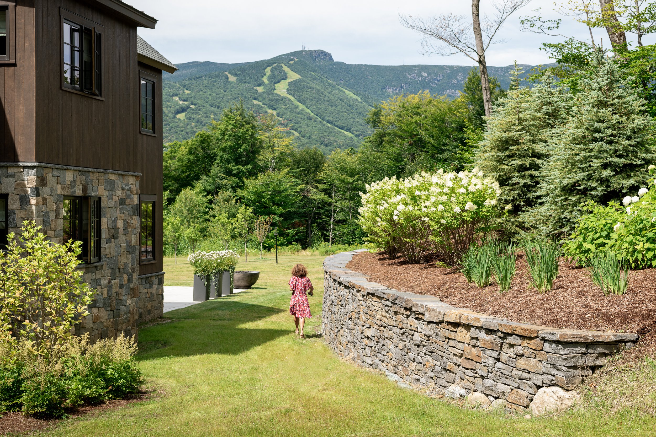 An image of Mountain Living.