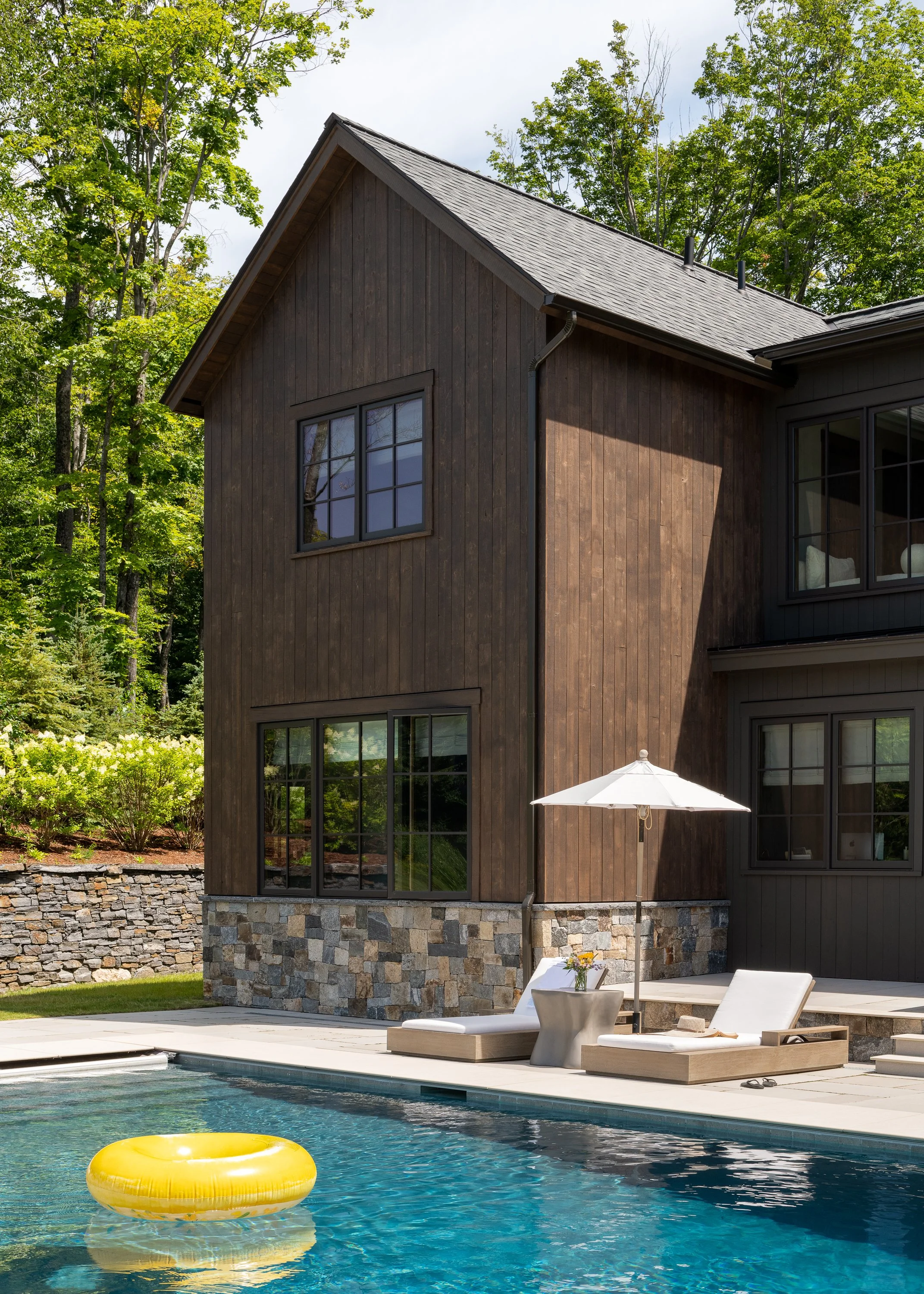 An image of Mountain Living.