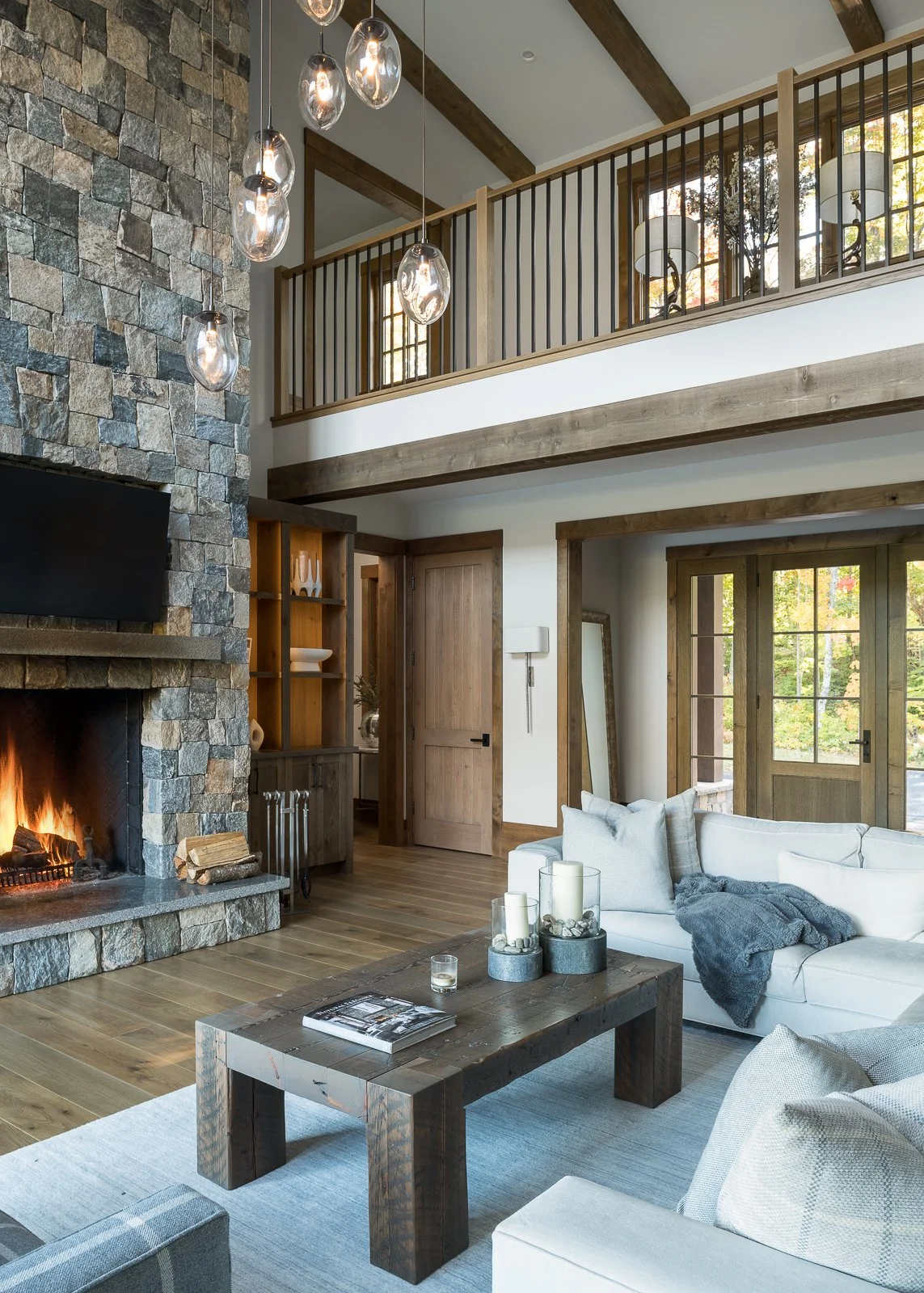 An image of Mountain Living.