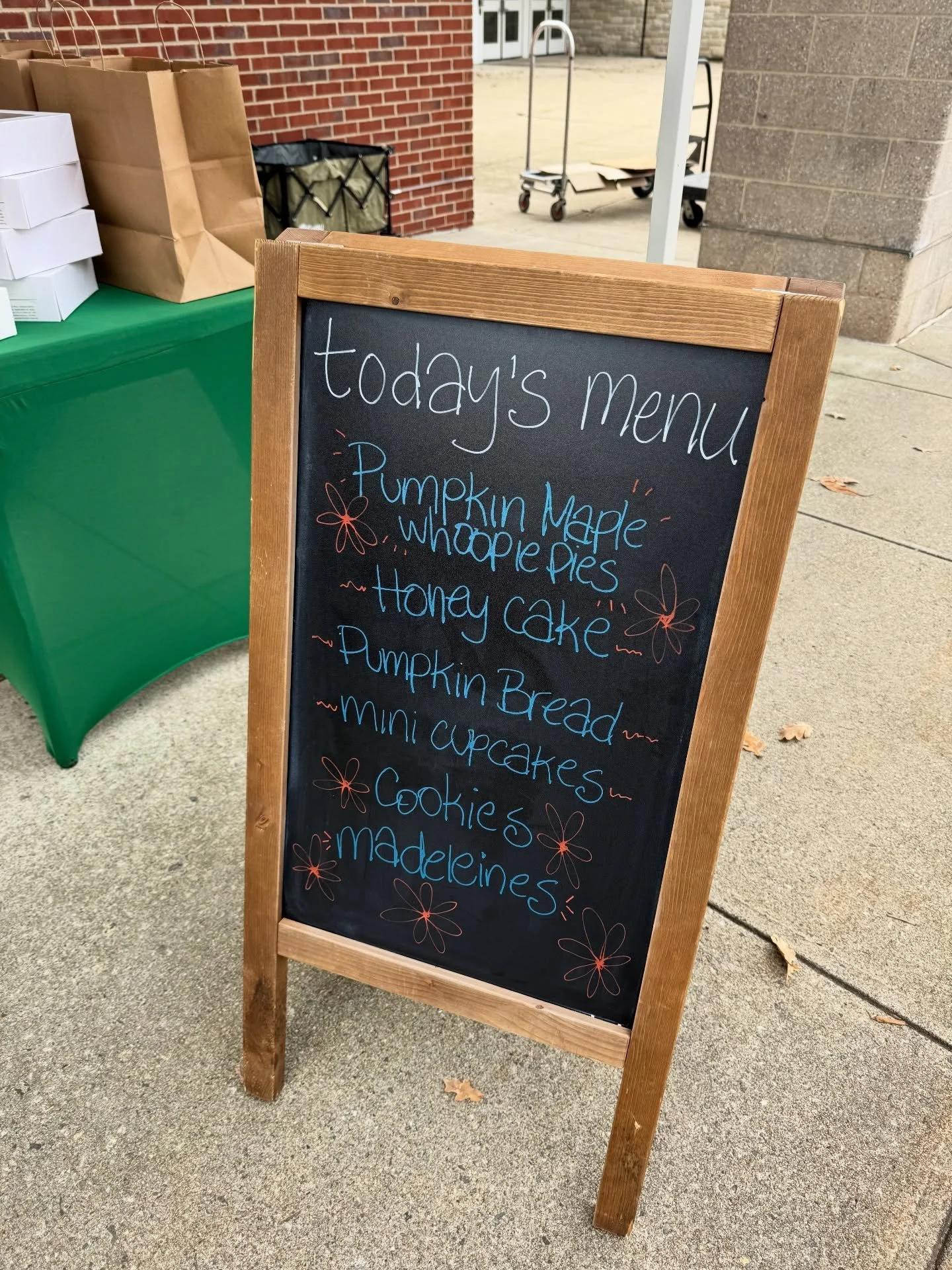 The market is open!! Stop by @cantonfarmersmarket02021 Harvest Market for all your Thanksgiving food needs 😋 We&rsquo;ll be here until 2pm!
.
.
.
.
#glutenfree #glutenfreebakery #nutfreebakery #moreformeglutenfree #moreformegf