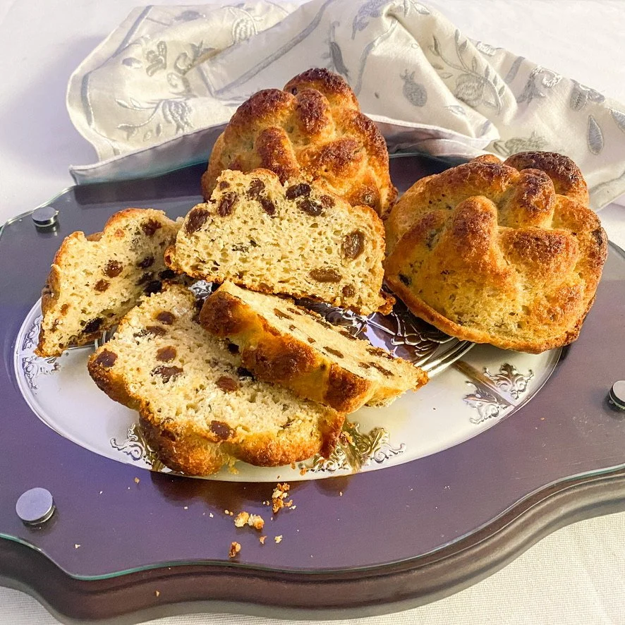 Challah Rolls (with raisins).jpeg