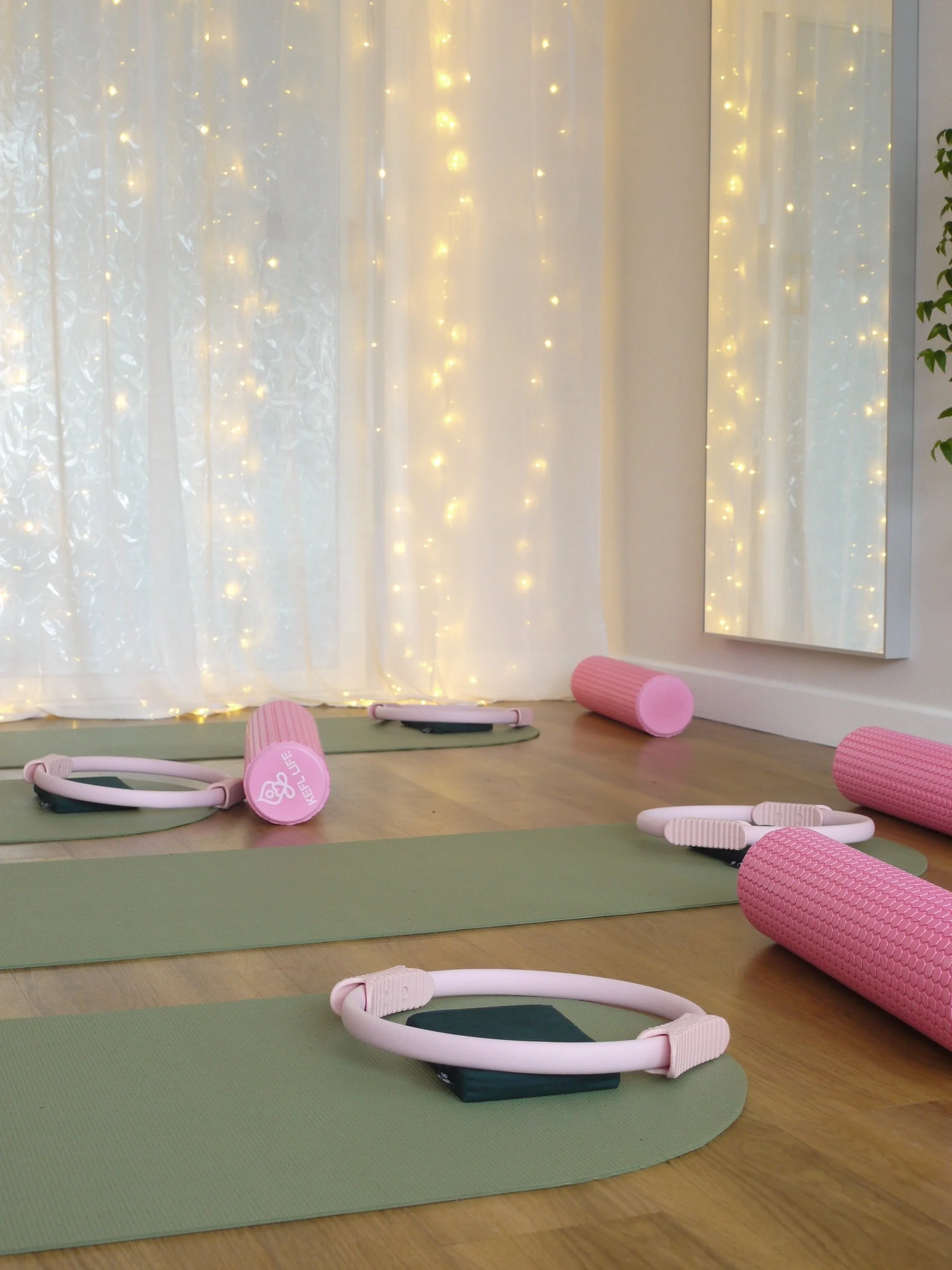 Foam rollers&hellip; these are one of my favourite props to use in class. 

We can build them in for so many reasons; to encourage more body awareness and control, to challenge stability by creating an unstable surface (hello 4 point kneeling 👀), we