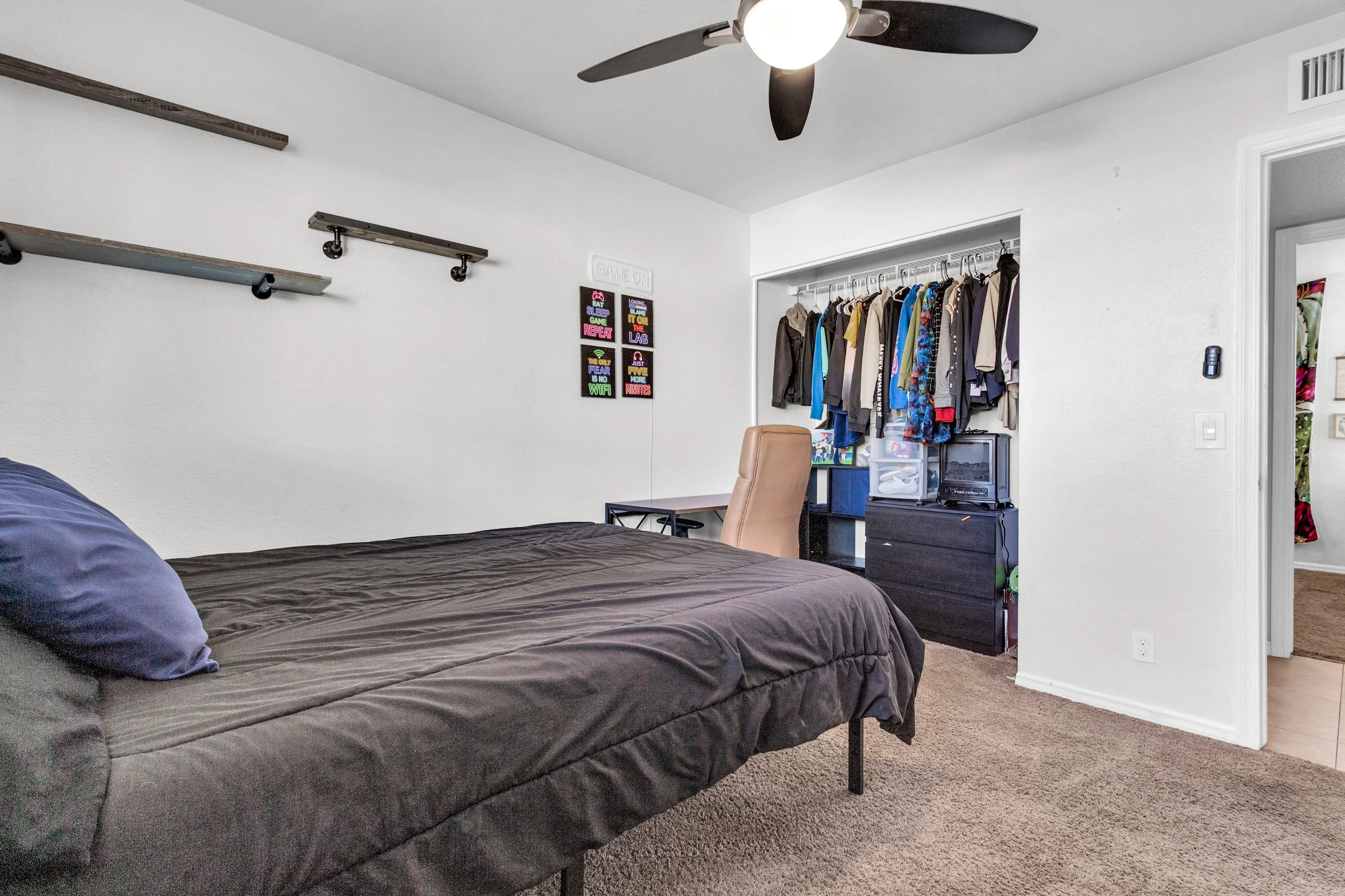 320 W Laguna Dr-29.jpg