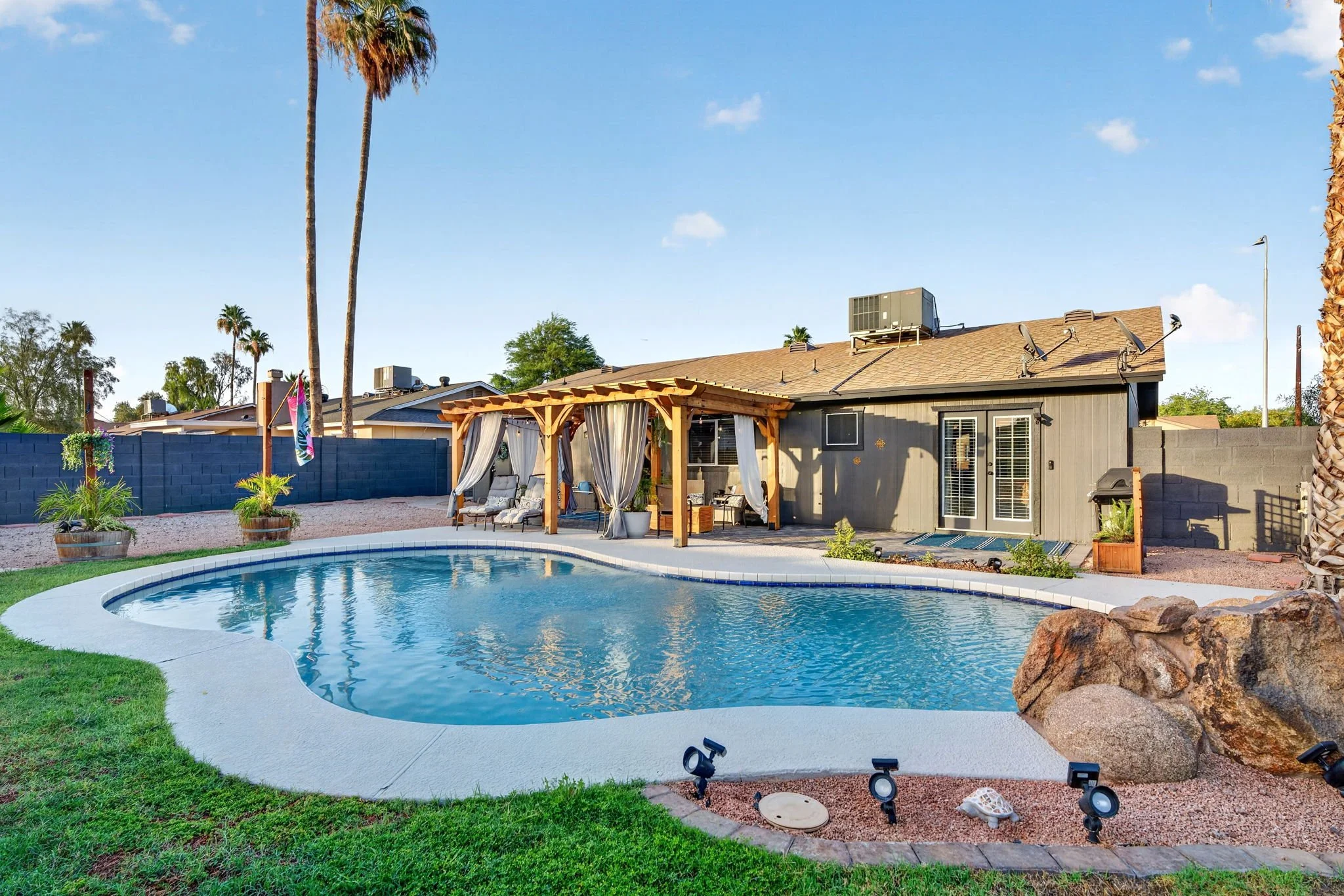 48-web-or-mls-033S Evergreen Rd.jpg