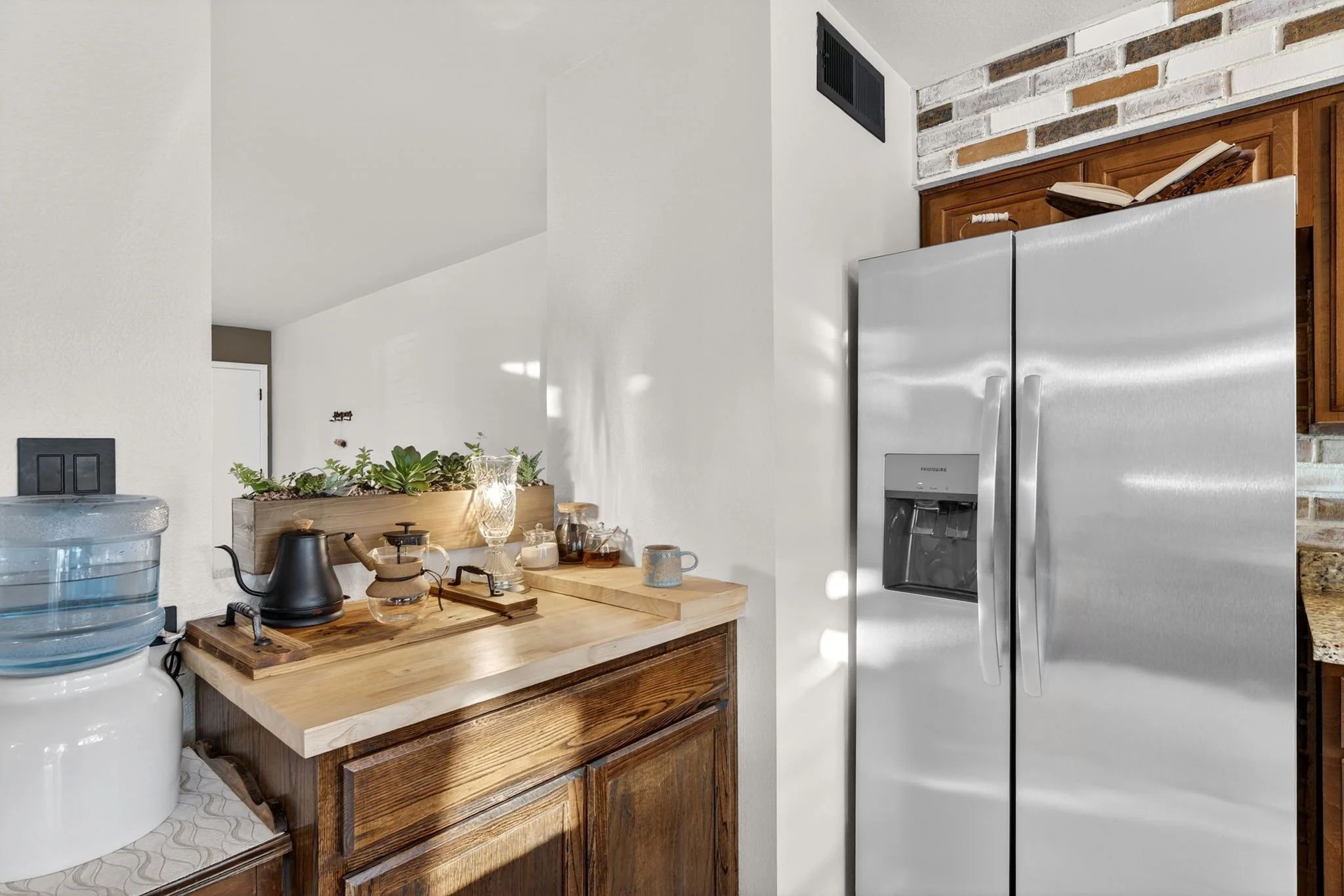 19-web-or-mls-024S Evergreen Rd.jpg