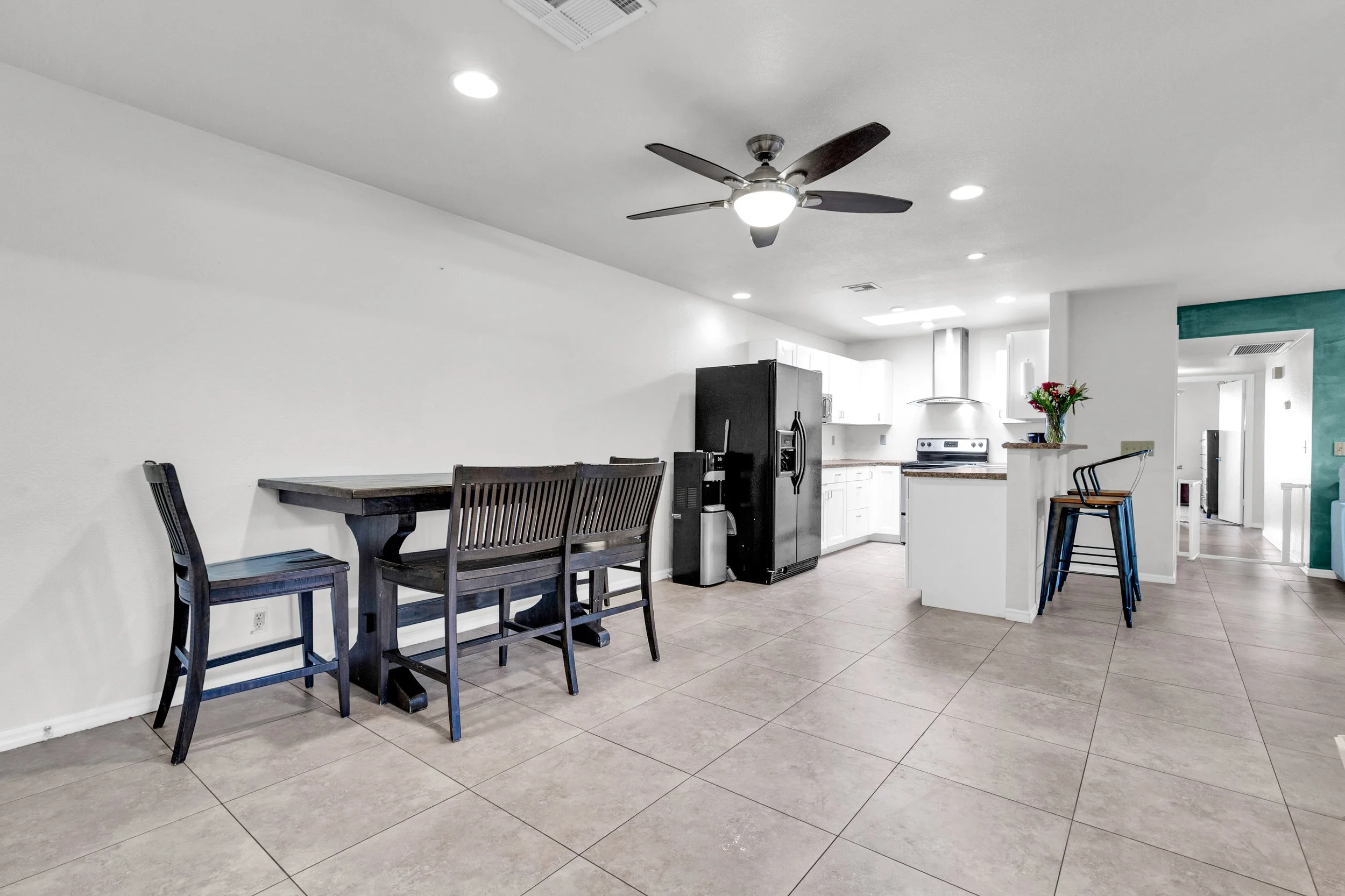 320 W Laguna Dr-10.jpg