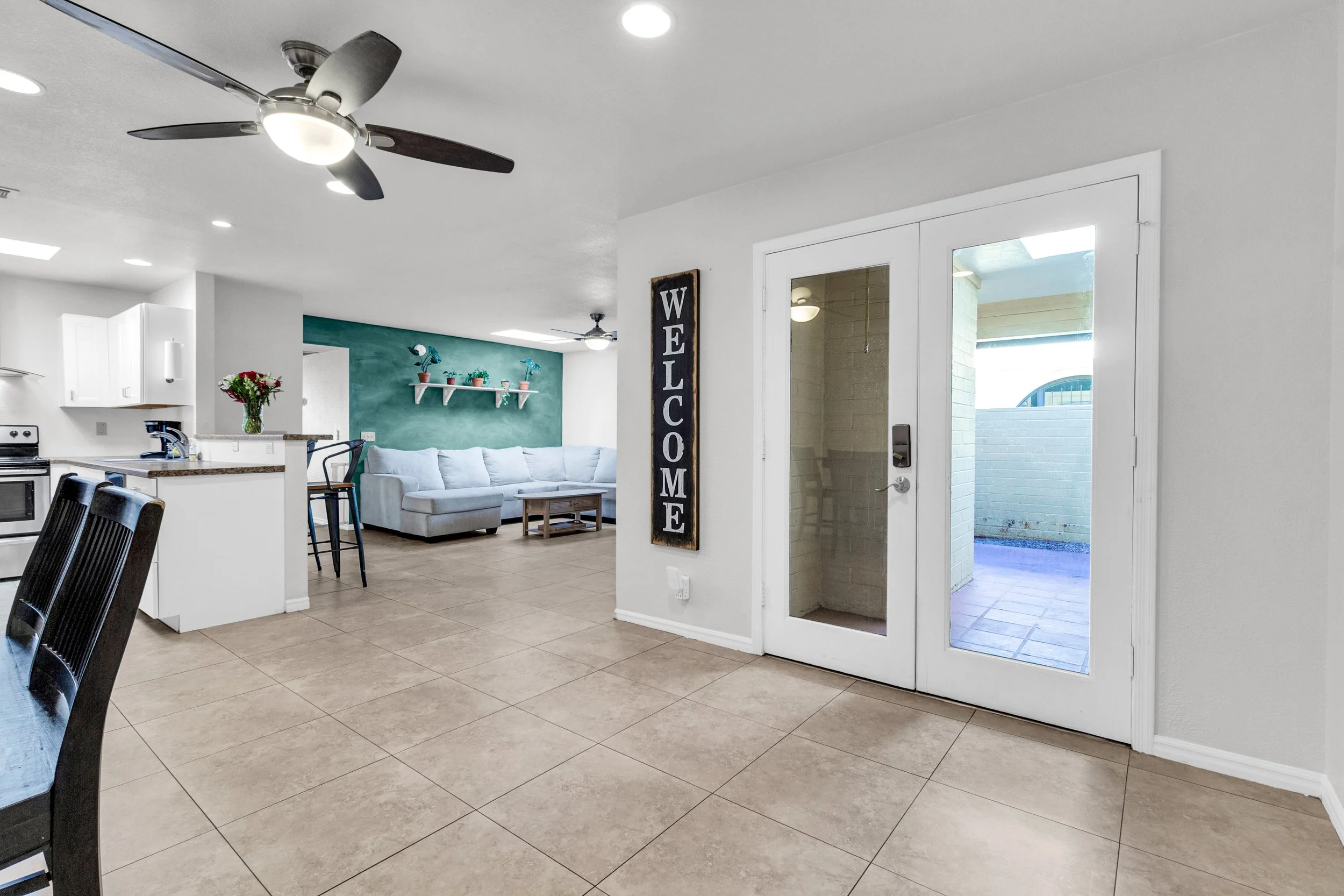 320 W Laguna Dr-4.jpg