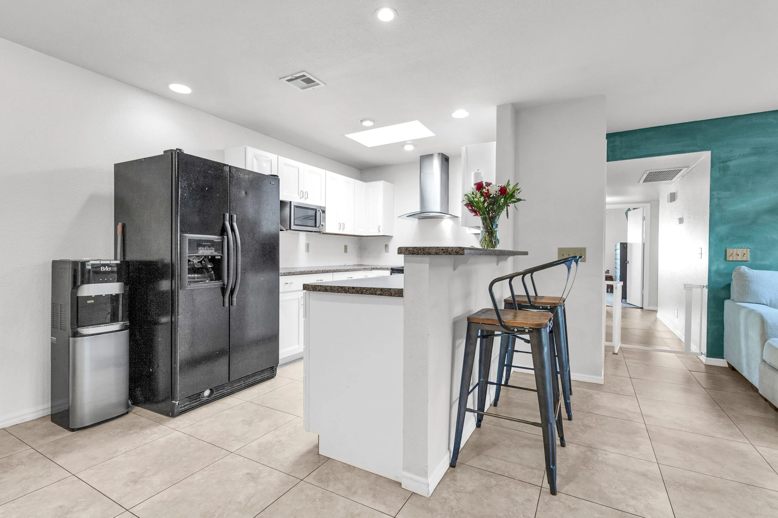 320 W Laguna Dr-14.jpg