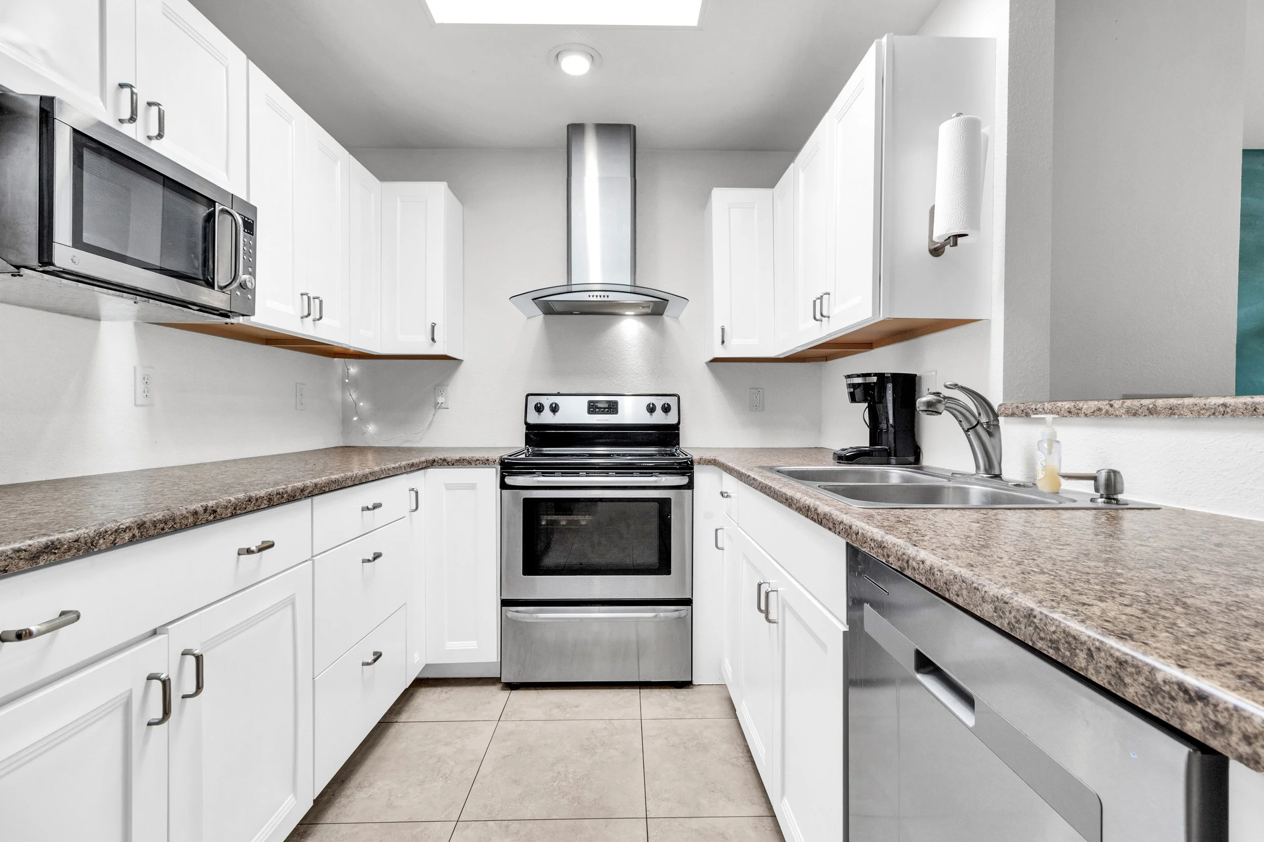 320 W Laguna Dr-12.jpg