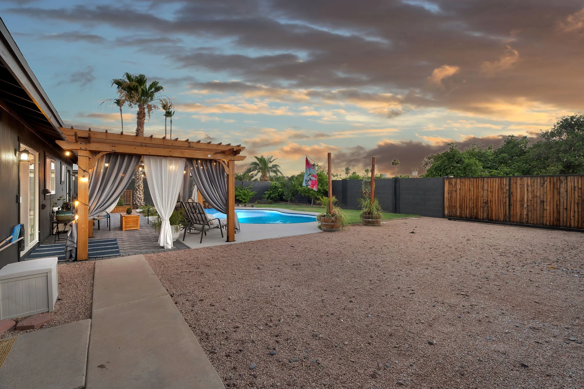 44-web-or-mls-2512 S Evergreen Rd-7.jpg