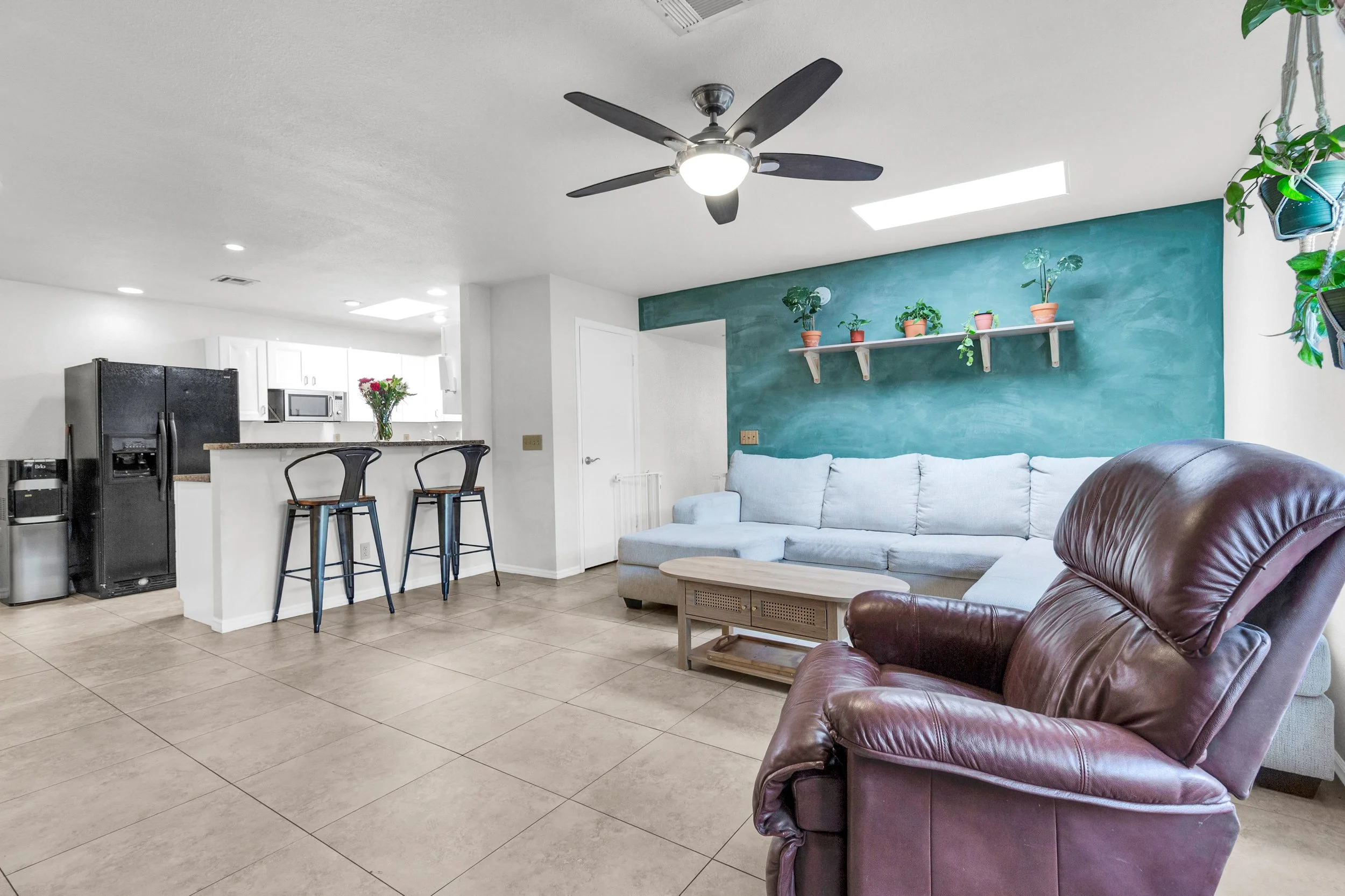 320 W Laguna Dr-8.jpg