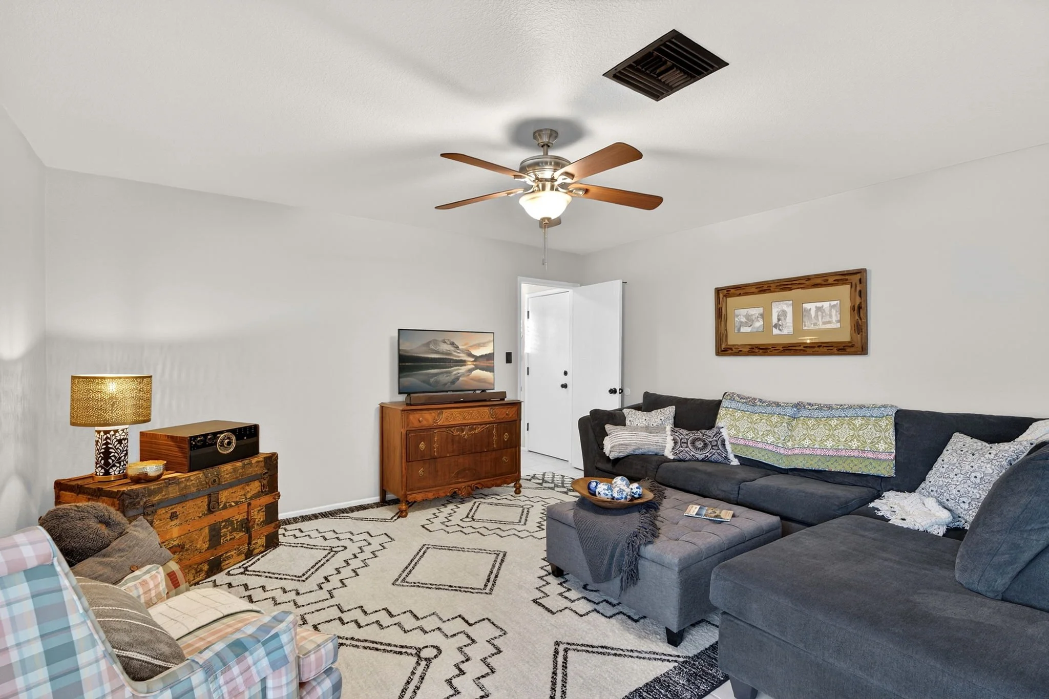 11-web-or-mls-026S Evergreen Rd.jpg