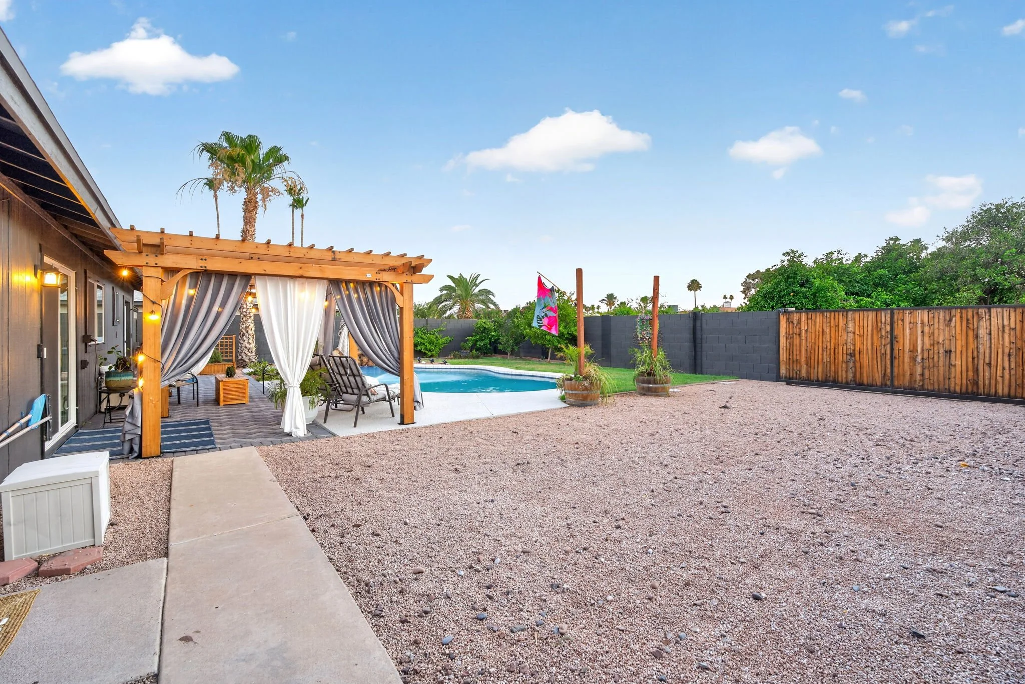52-web-or-mls-042S Evergreen Rd.jpg