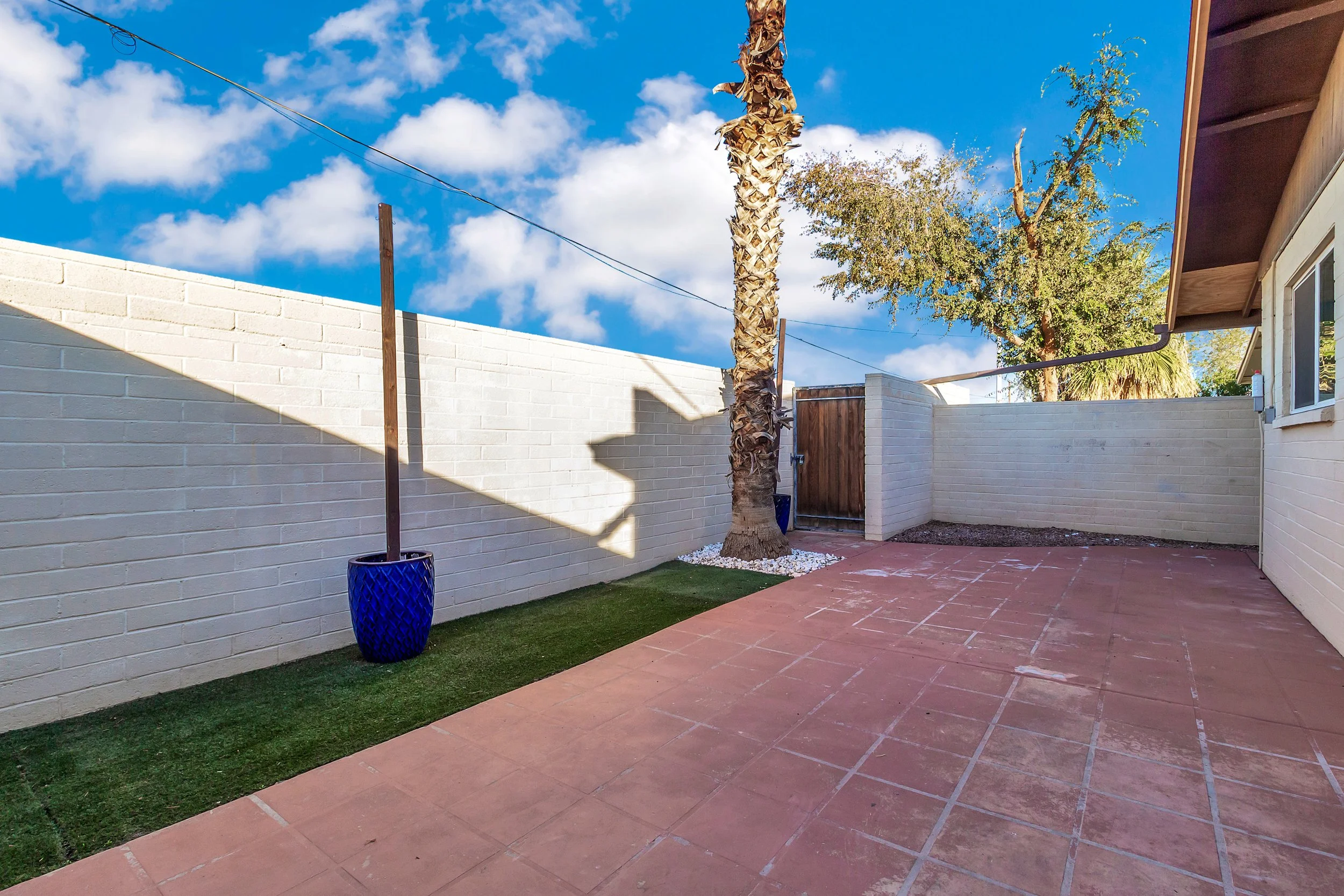 320 W Laguna Dr-31.jpg