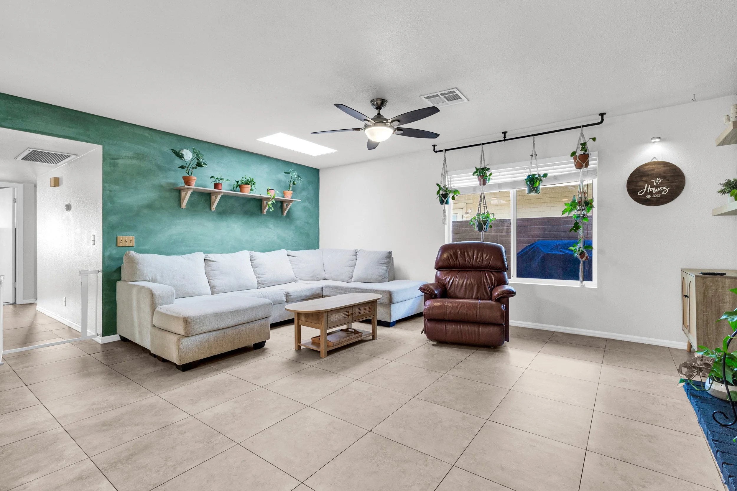 320 W Laguna Dr-16.jpg