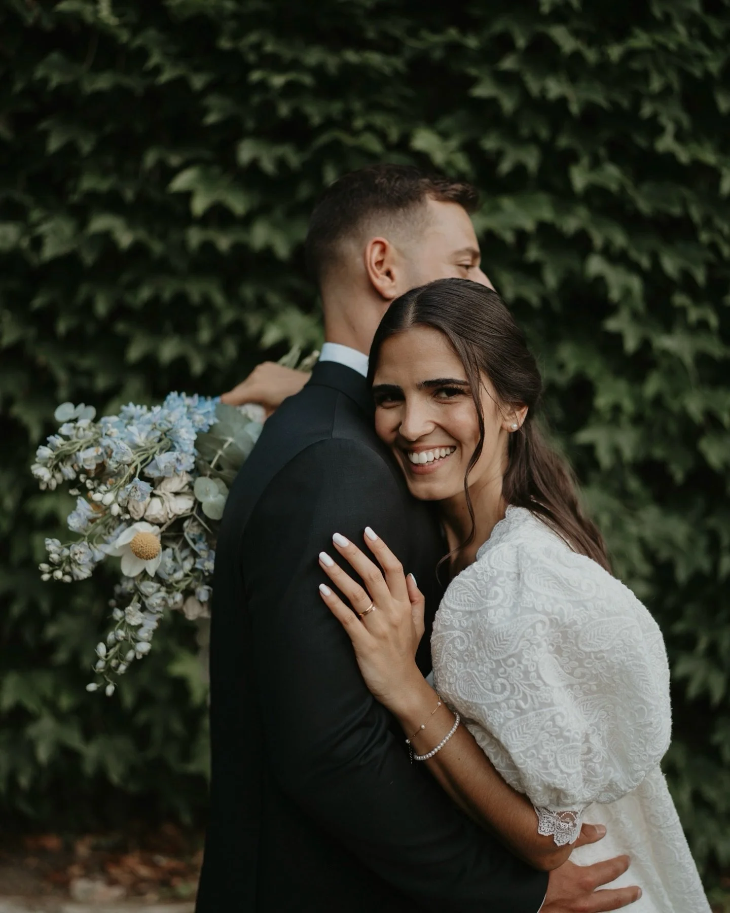 Love doesn&rsquo;t need to make noise. - it just needs to exist, softly, like it knows how to stay.

Dress: @jesuspeiroofficial 
Bride Cover: @macario_teresa 
MakeUp: @mariananeves_makeup 
Hairstyle: @studiobyrenatahermenegildo 
Bouquet: @animusevent