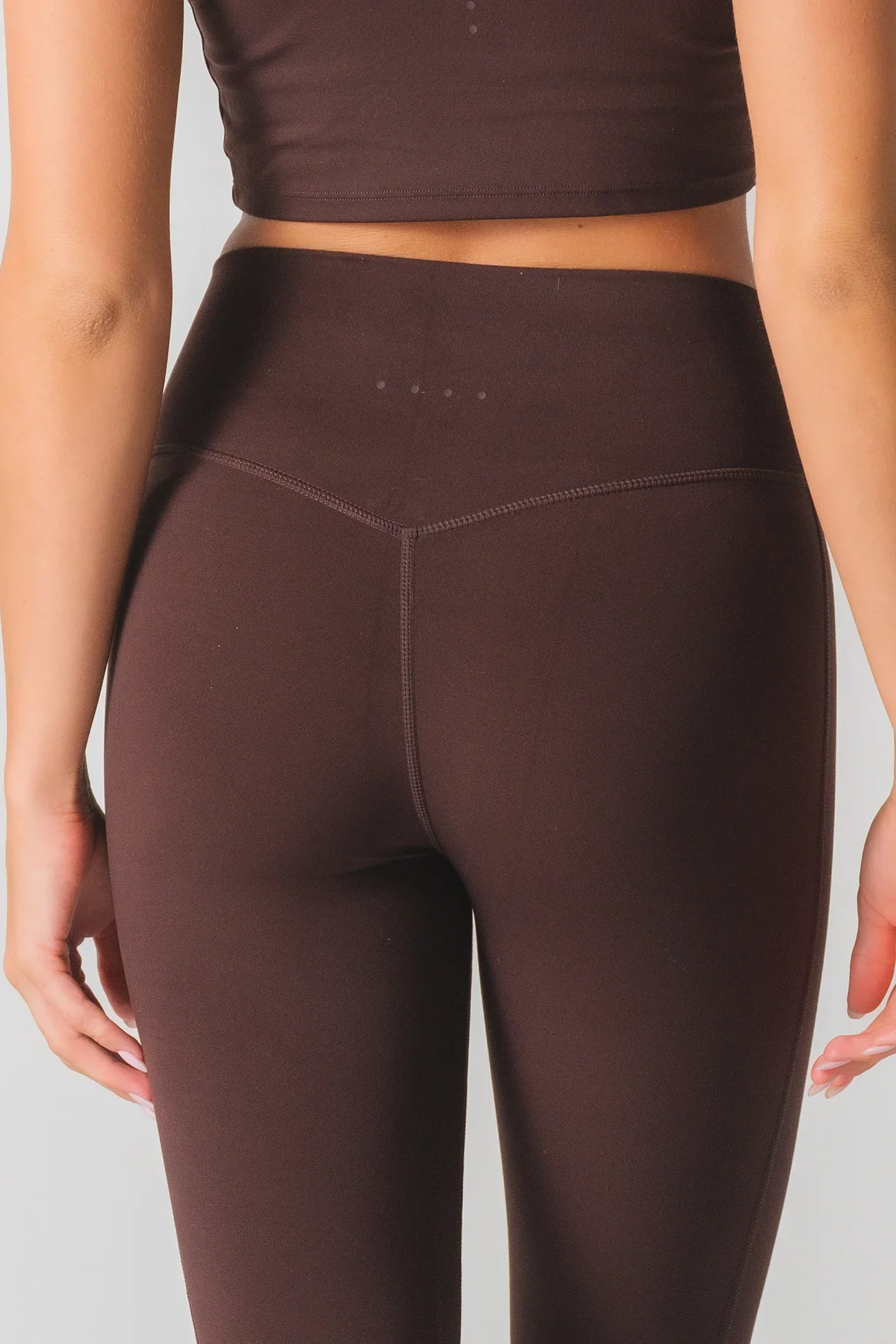 brownlegging_4_4710d0ea-e78a-4fc7-ae3a-5237859849b3.webp