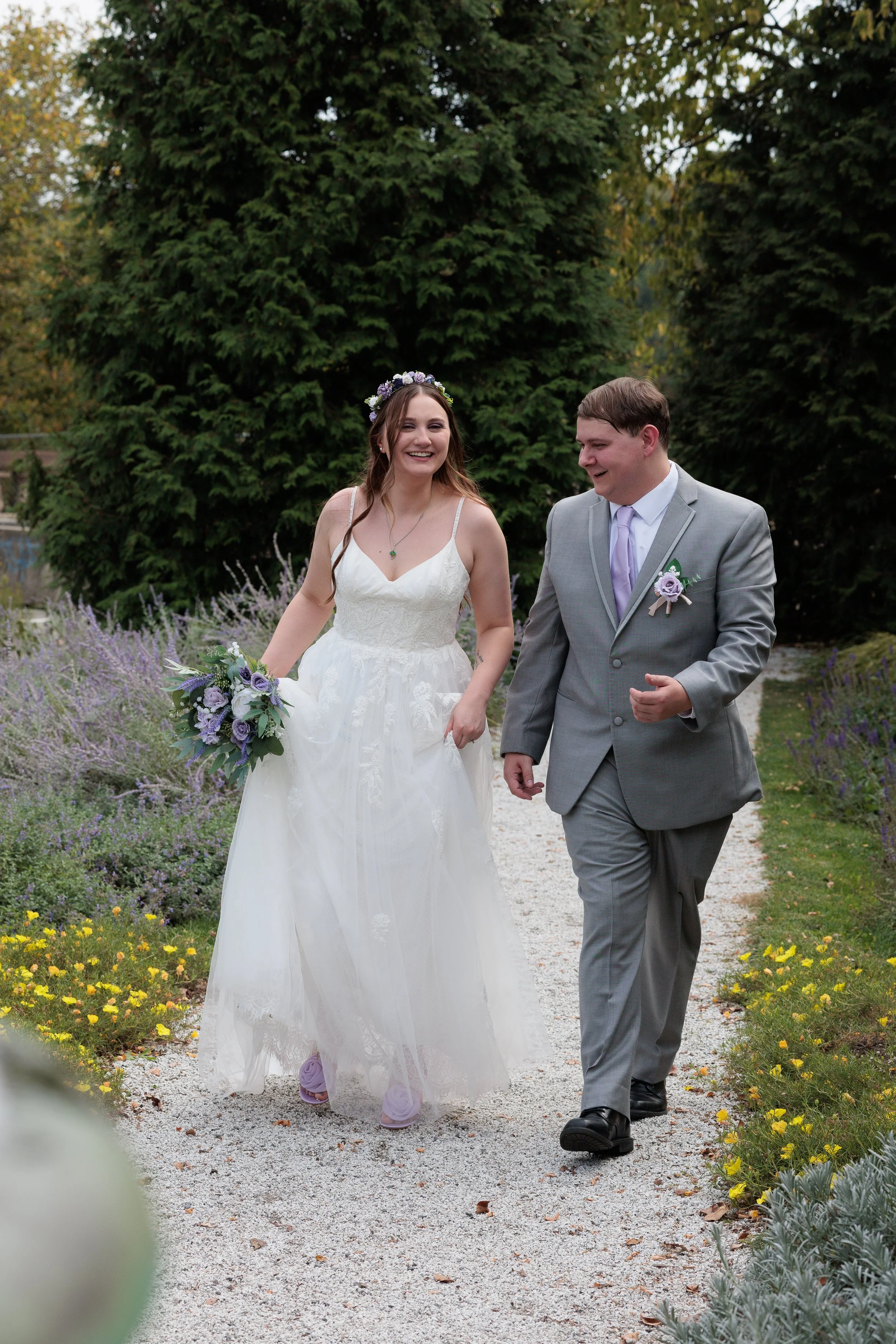 candid light and airy wedding photography pittsburgh at Phipps 