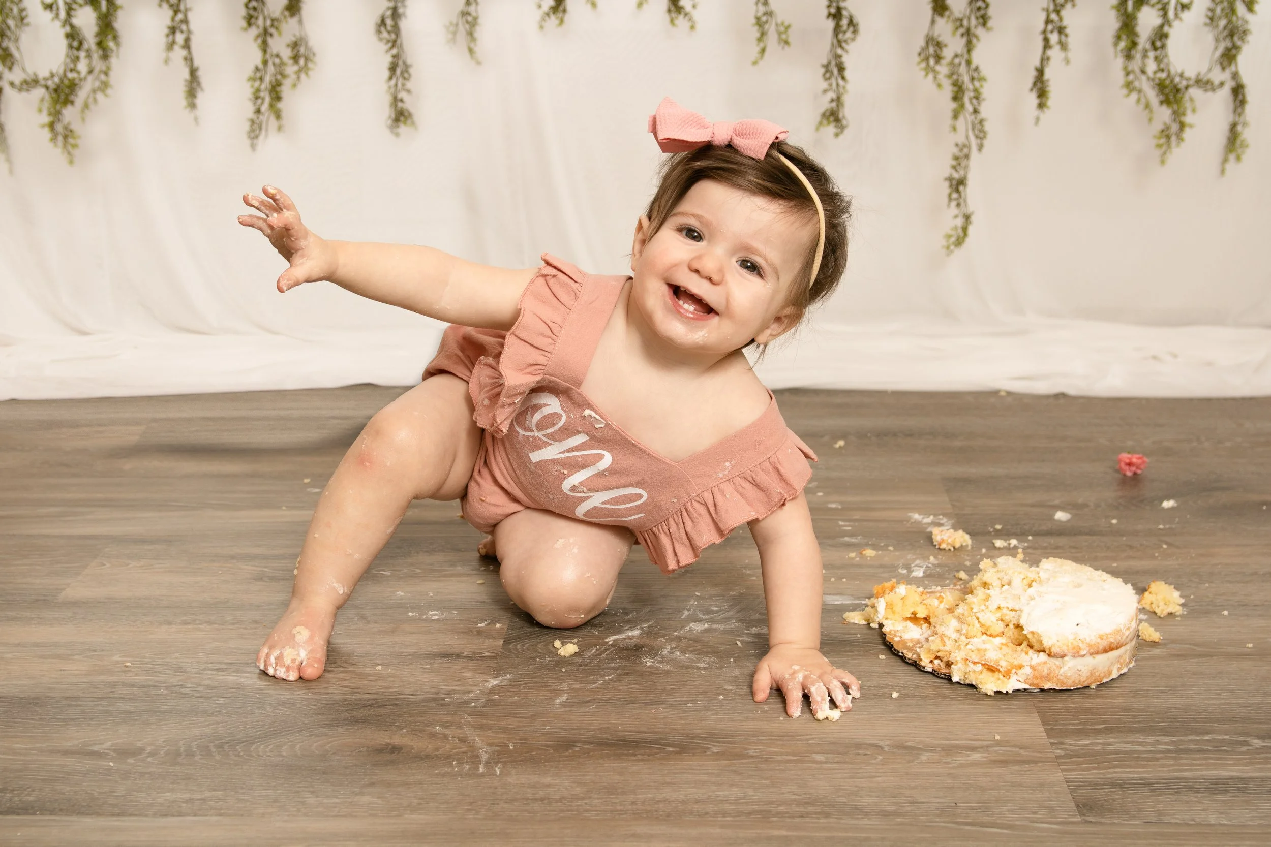 cake smash photography in pittsburgh pa first birthday photo session milestone