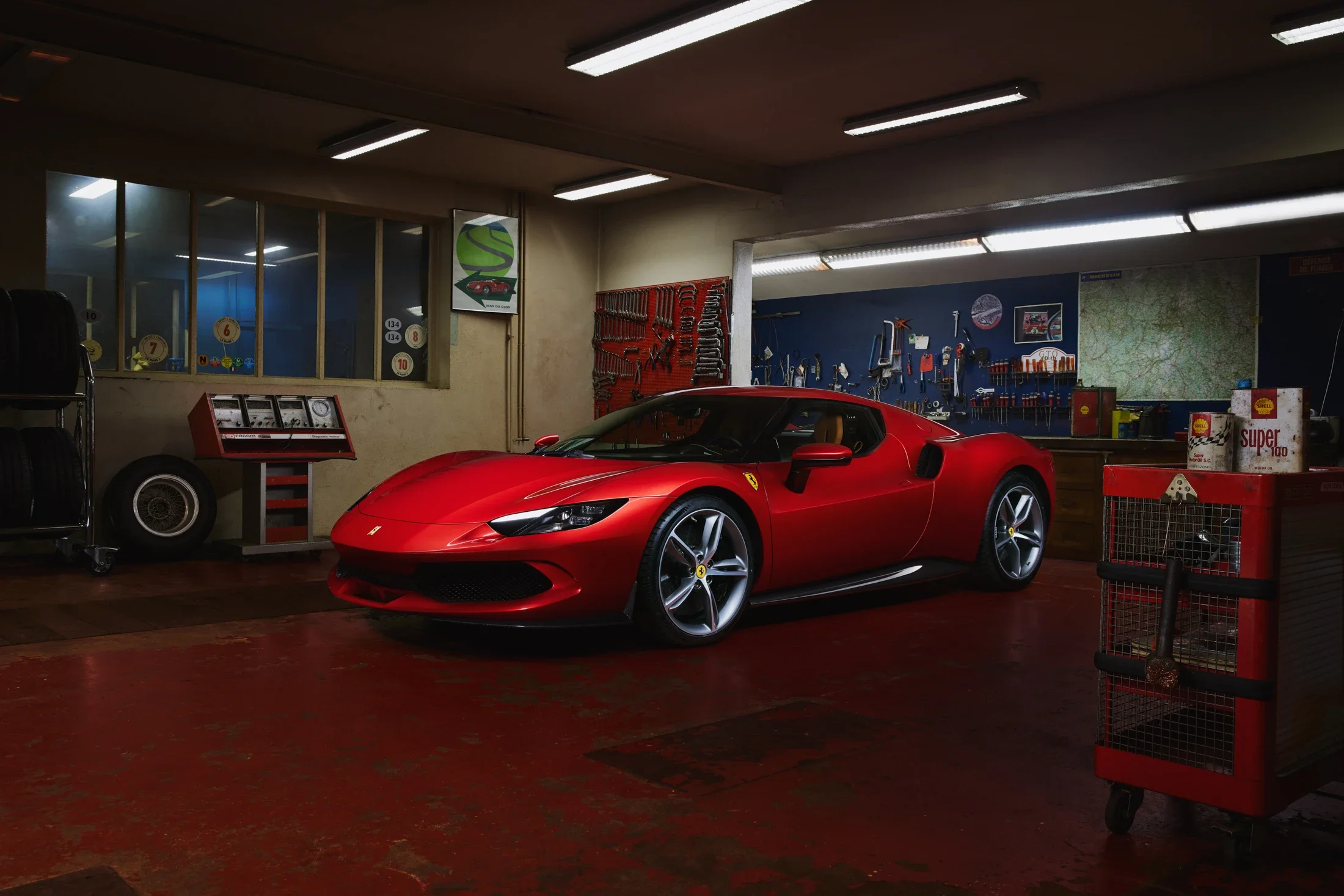 photographe automobile bourg en bresse – Ferrari West Europe réseaux sociaux communication Ferrari 296 GTB circuit Mas du Clos statique garage 