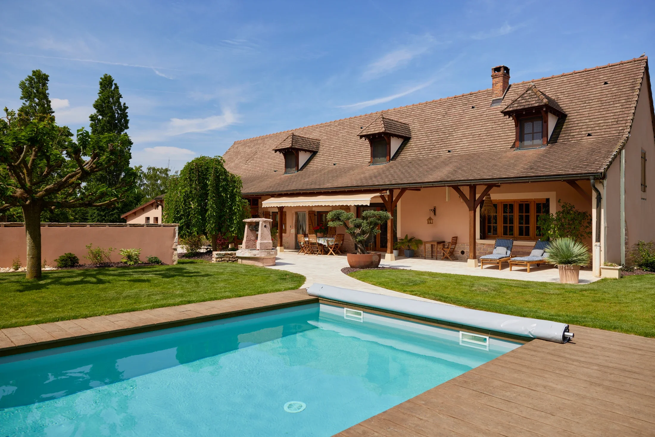 photographe immobilier bourg en bresse – ferme rénovée avec piscine bresse louhanaise